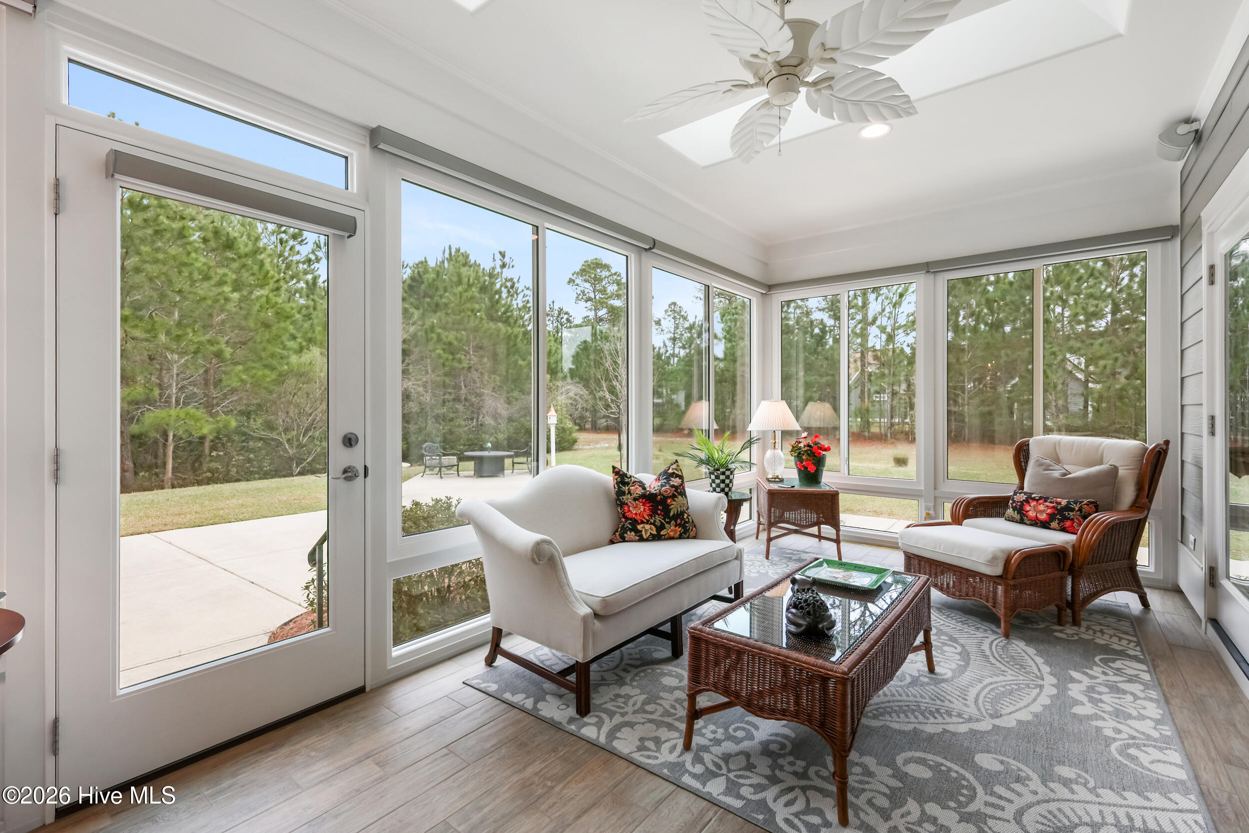 100561173 | Photo 44