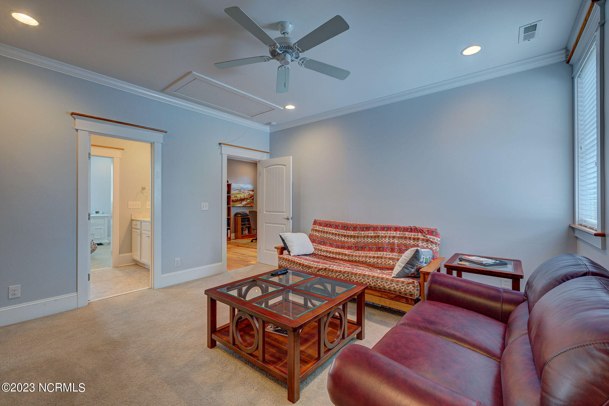 100568046 | Photo 53