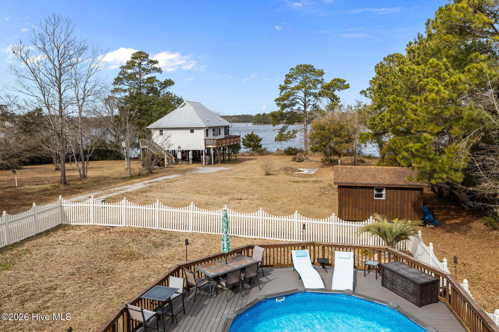 100558947 | Photo 28