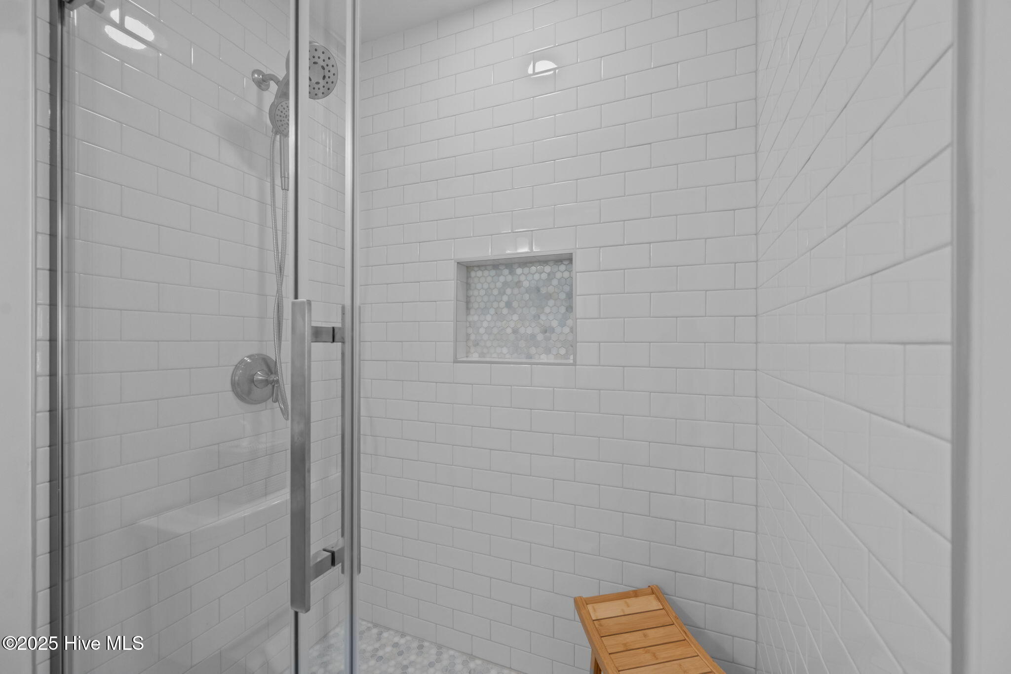 100520970 | Photo 26