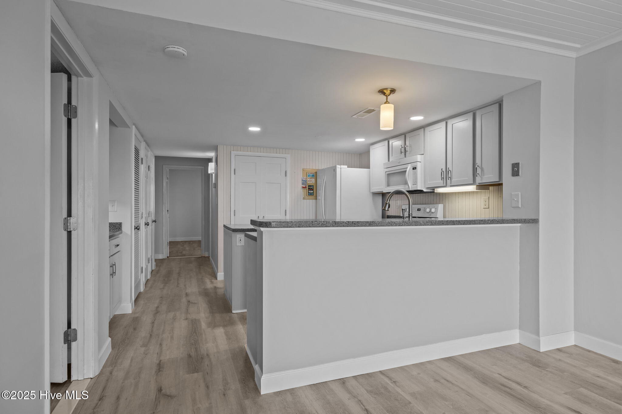 100518797 | Photo 18