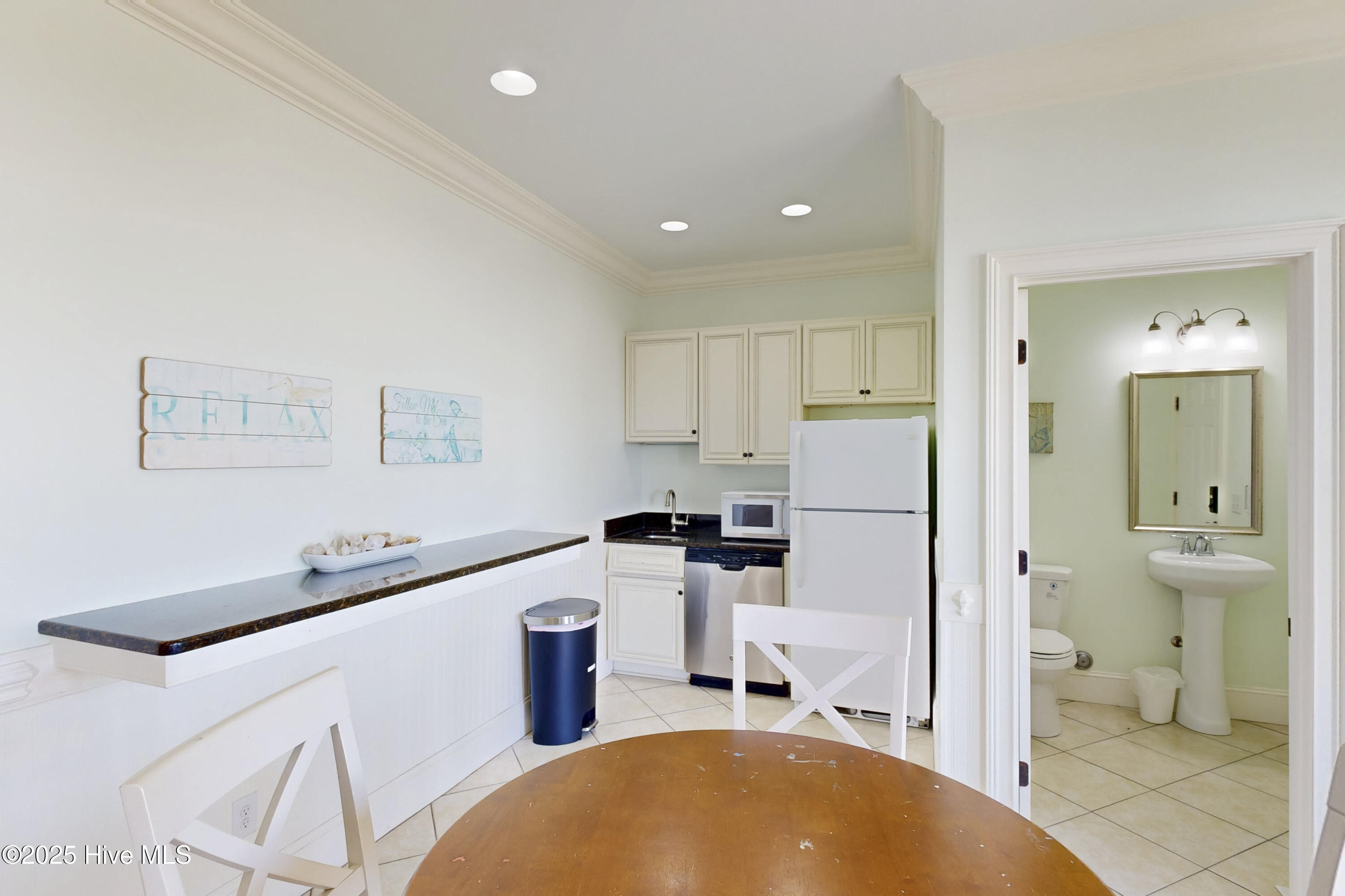 100492719 | Photo 27