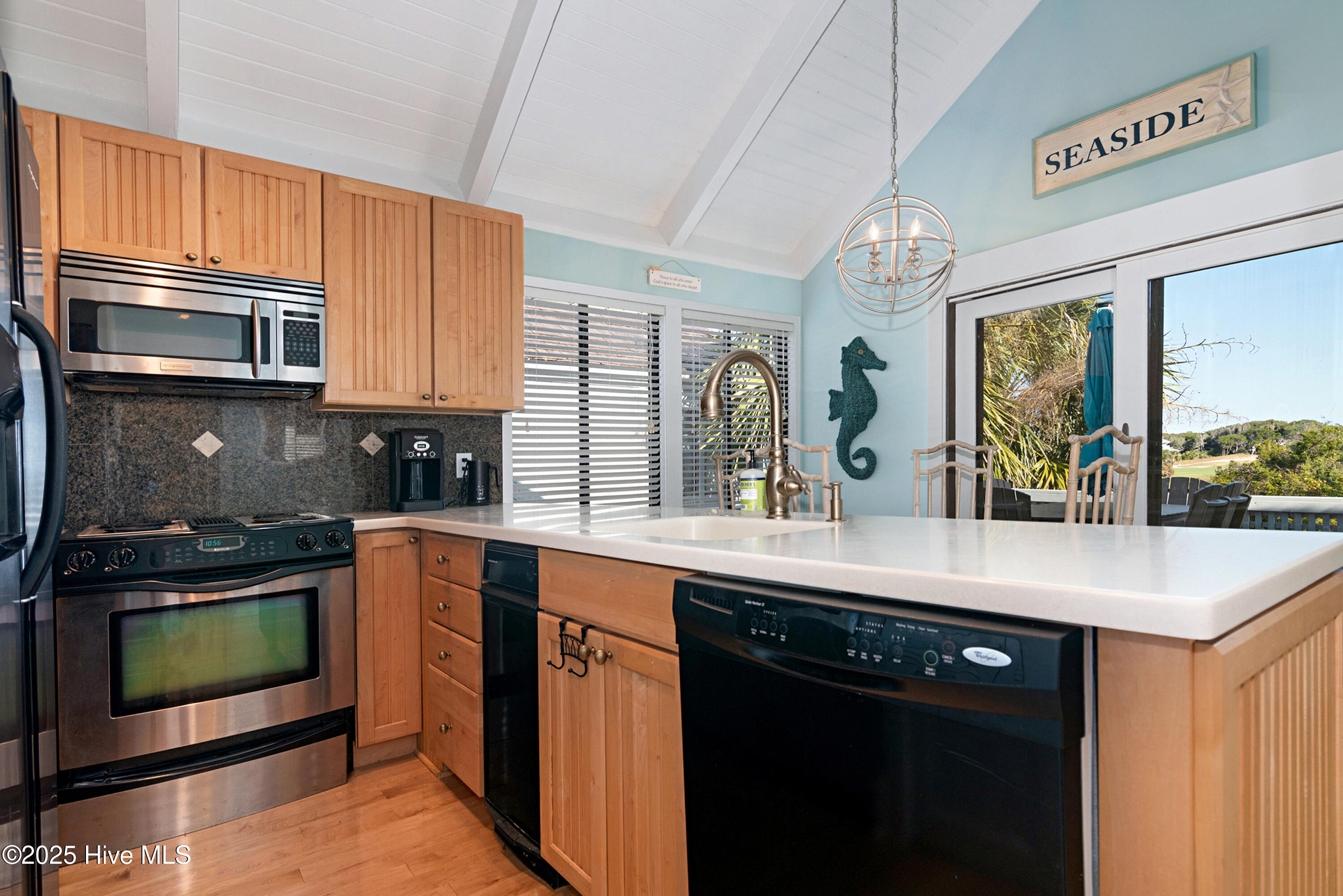 100526215 | Photo 21