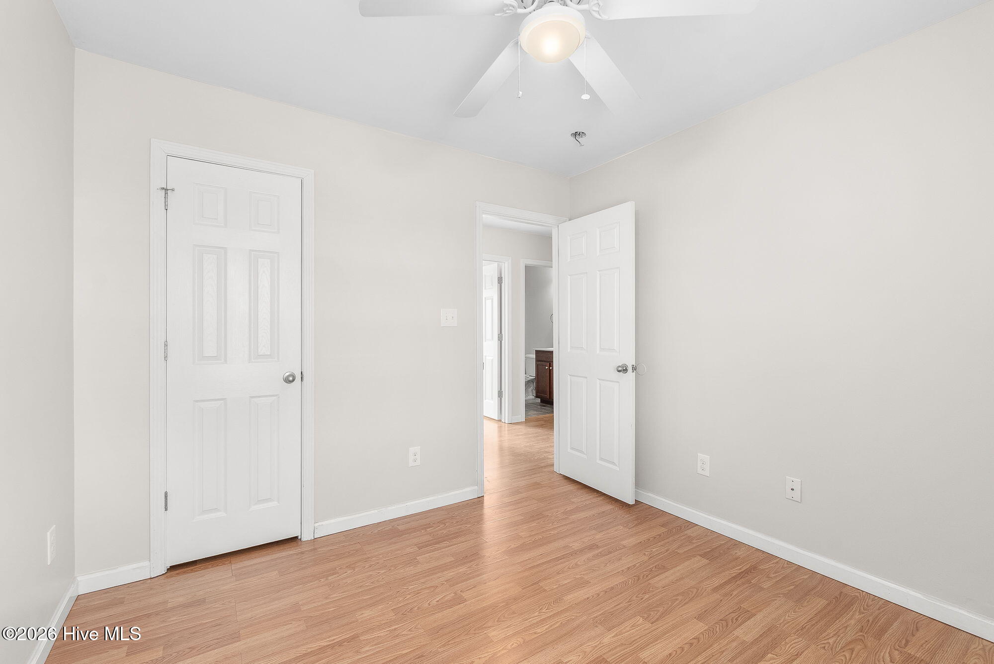 100569536 | Photo 18