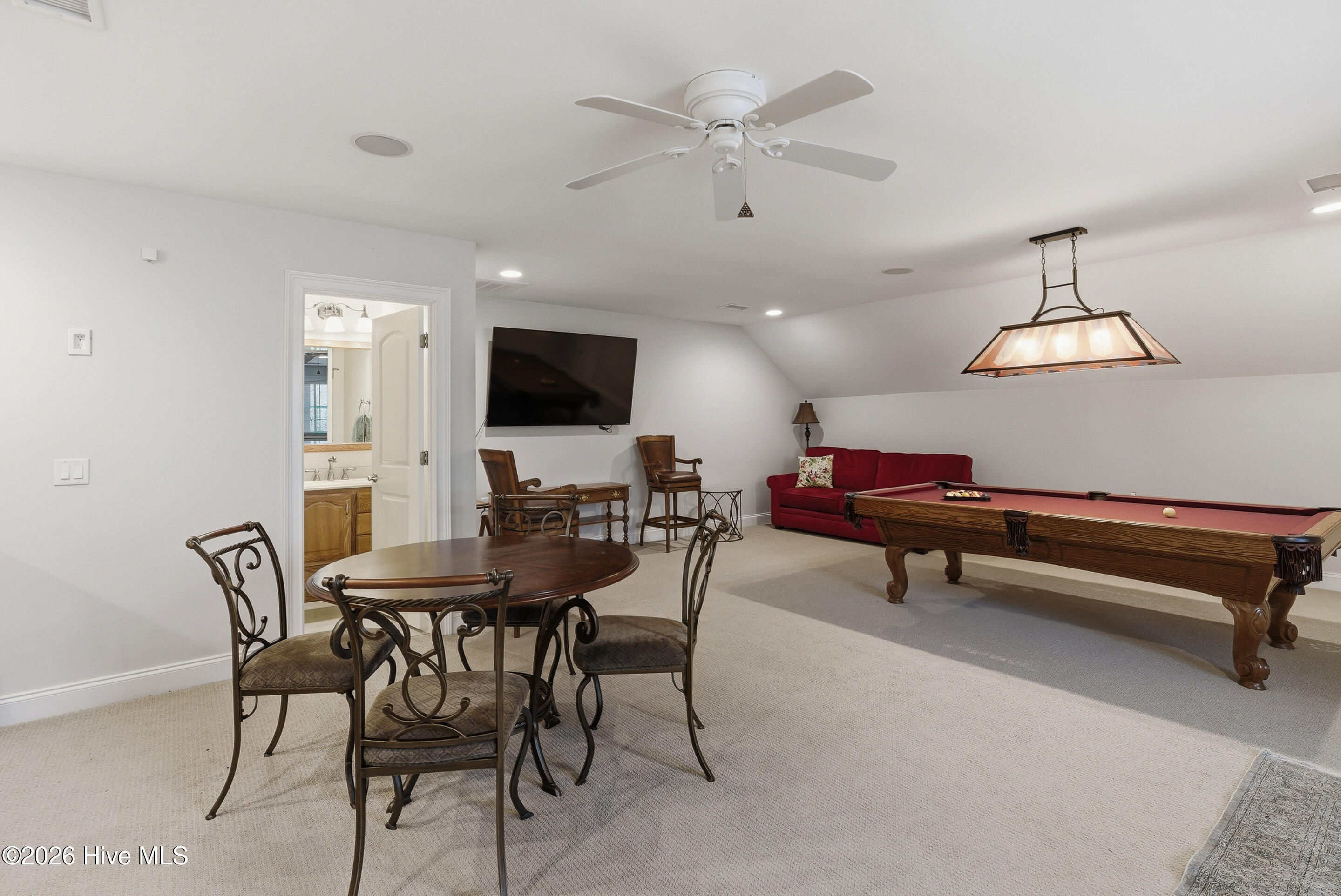 100563976 | Photo 29