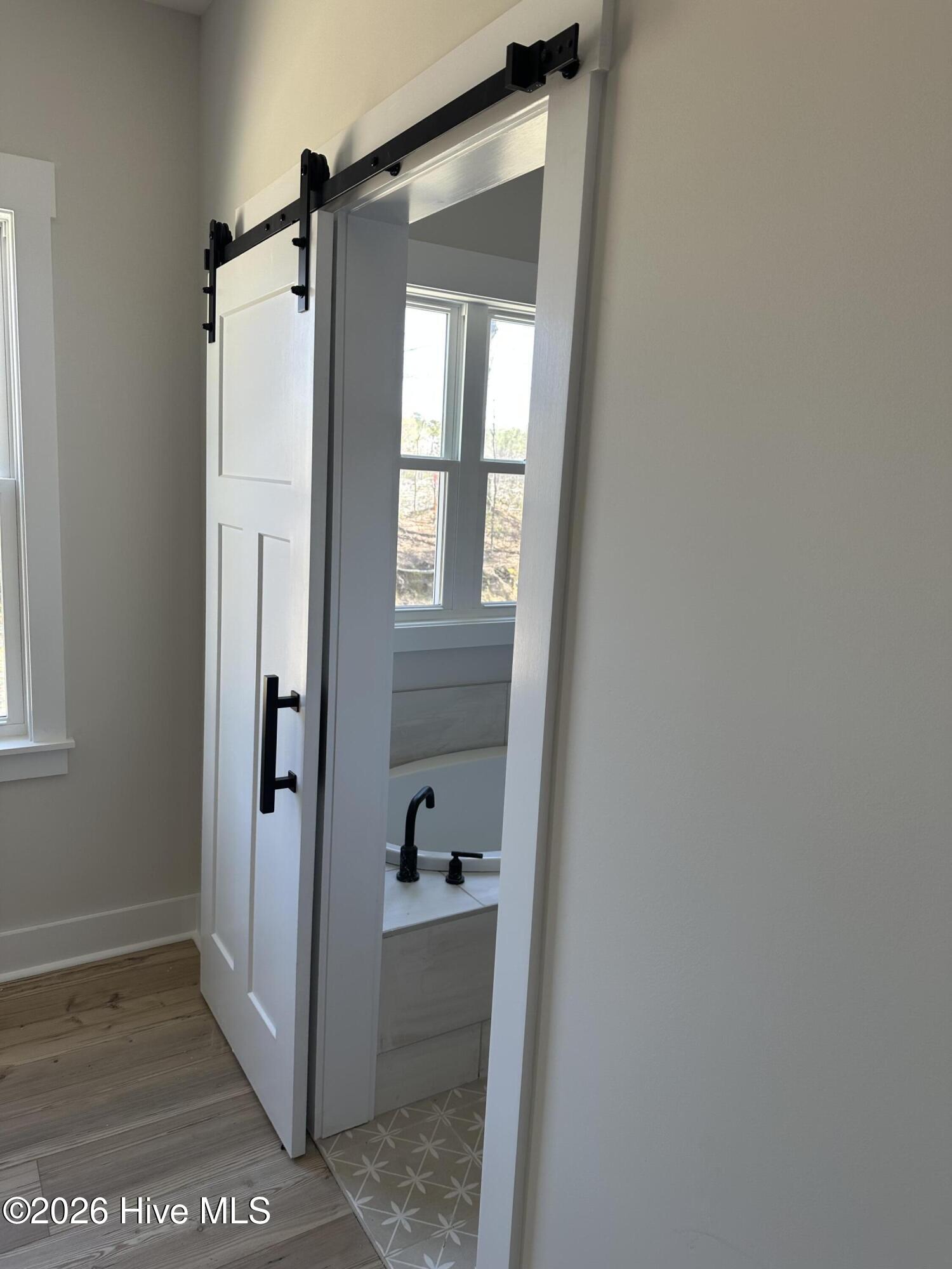 100561346 | Photo 28