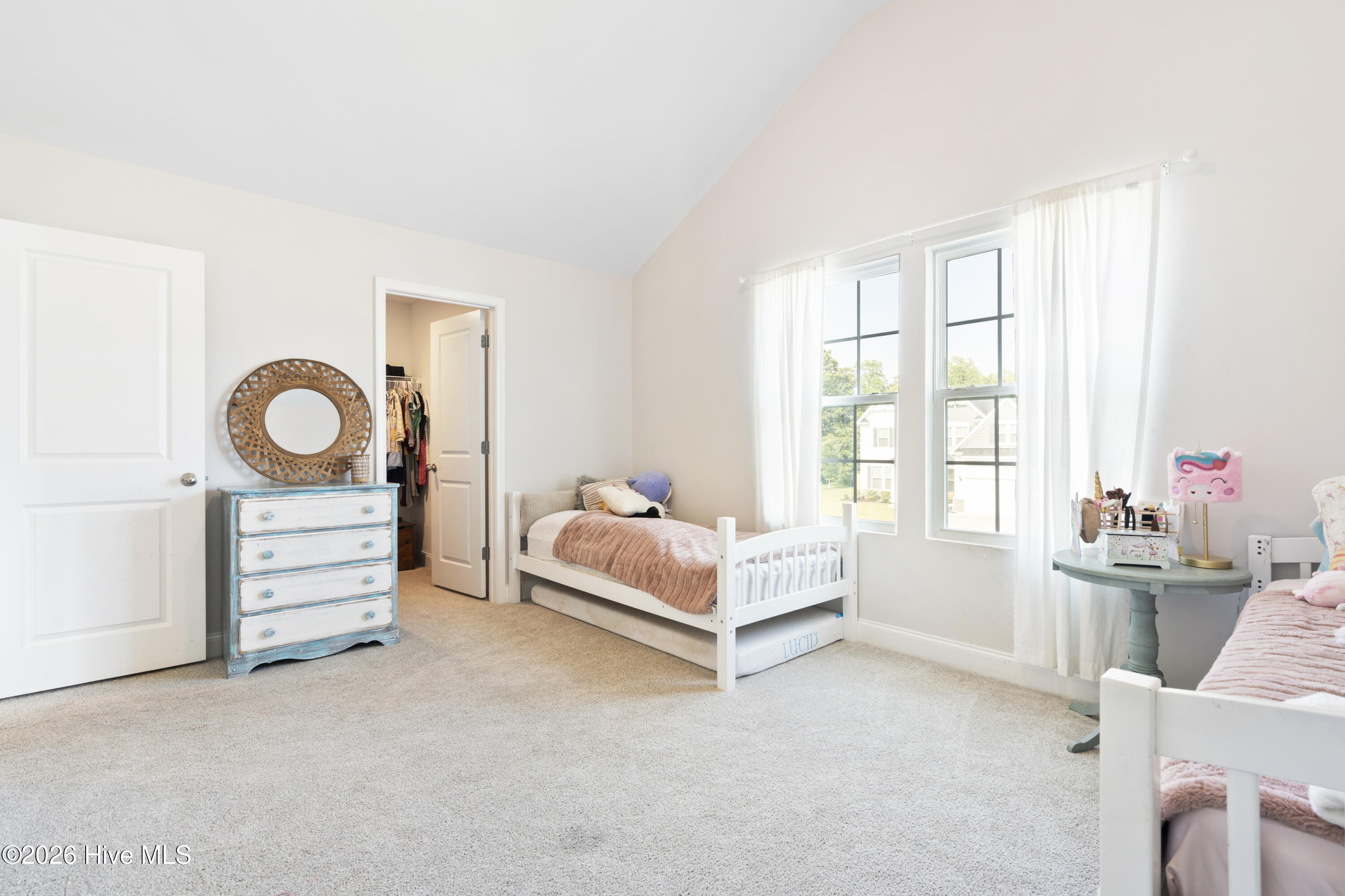 100564295 | Photo 54