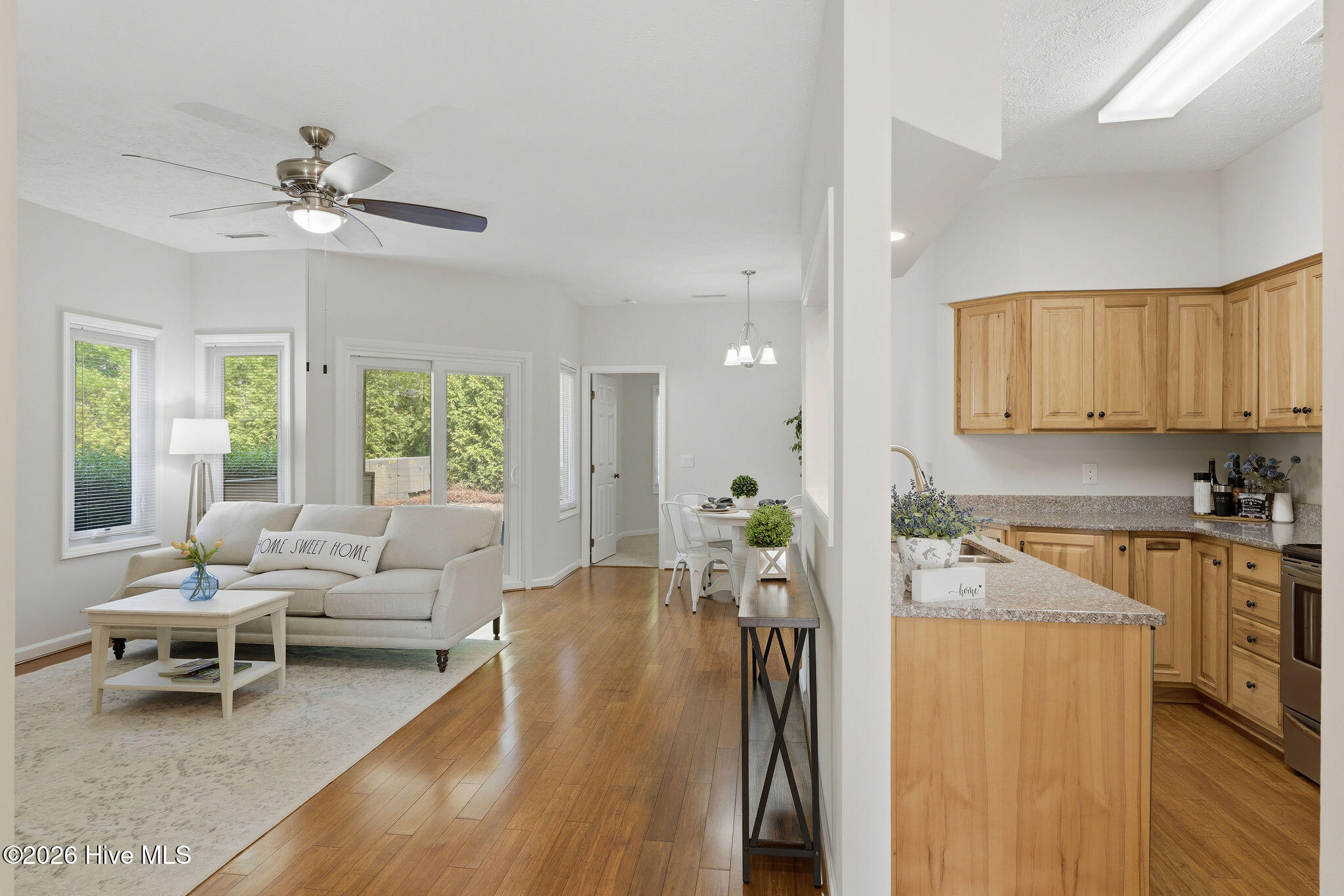 100569569 | Photo 18