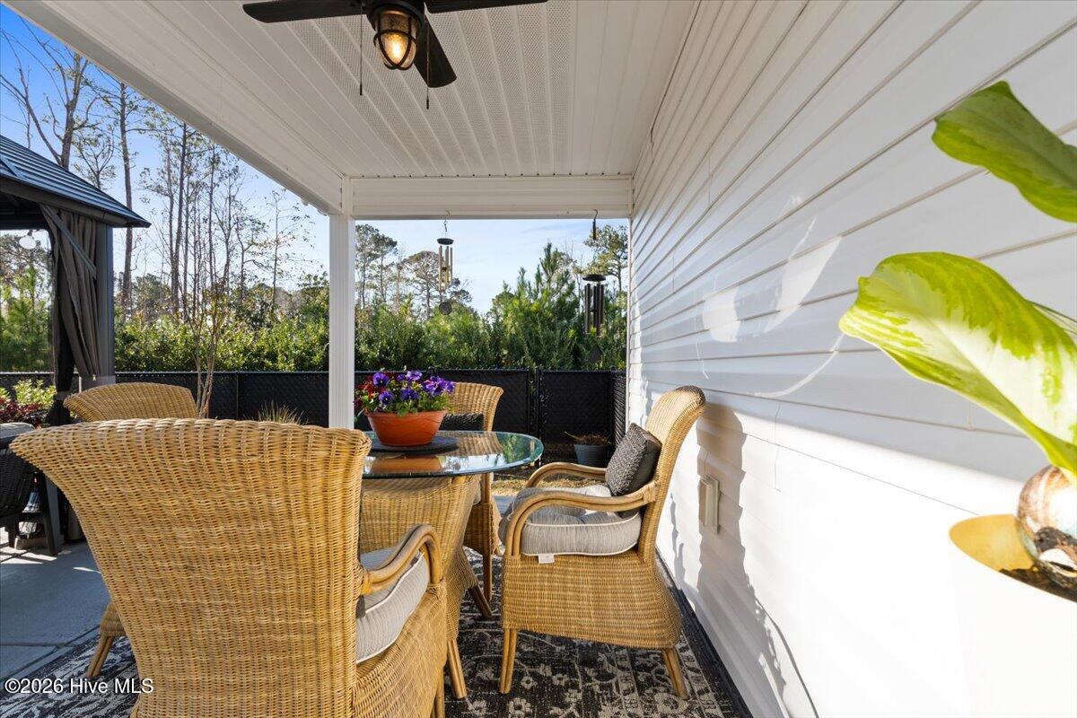 100548136 | Photo 60