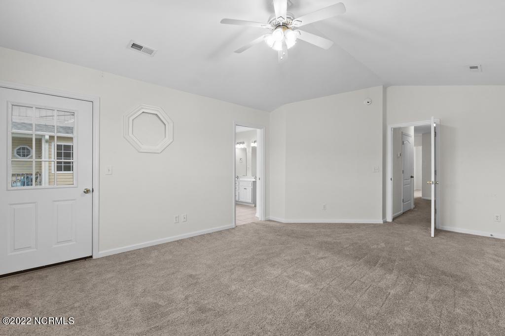 100553009 | Photo 12