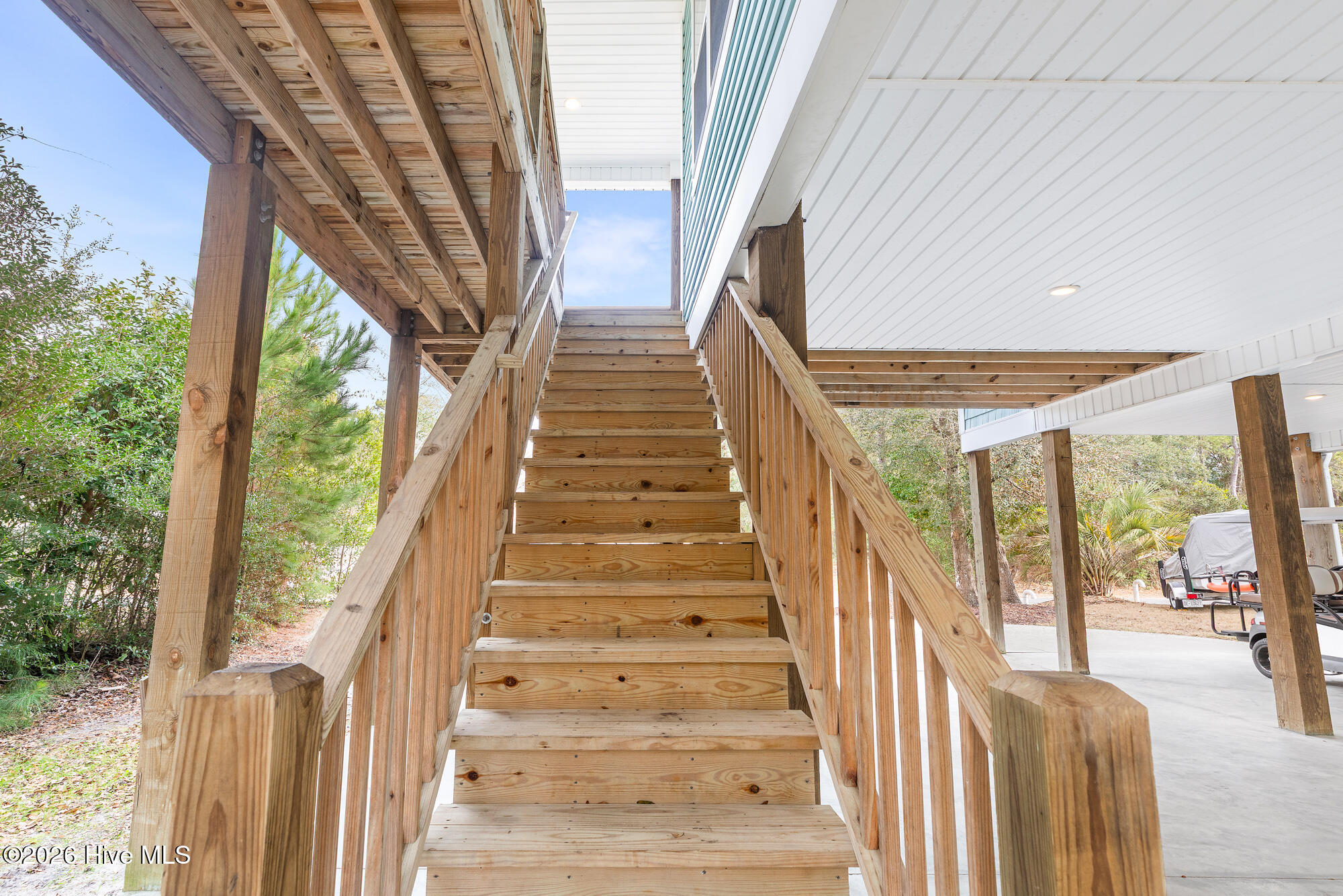 100568676 | Photo 33