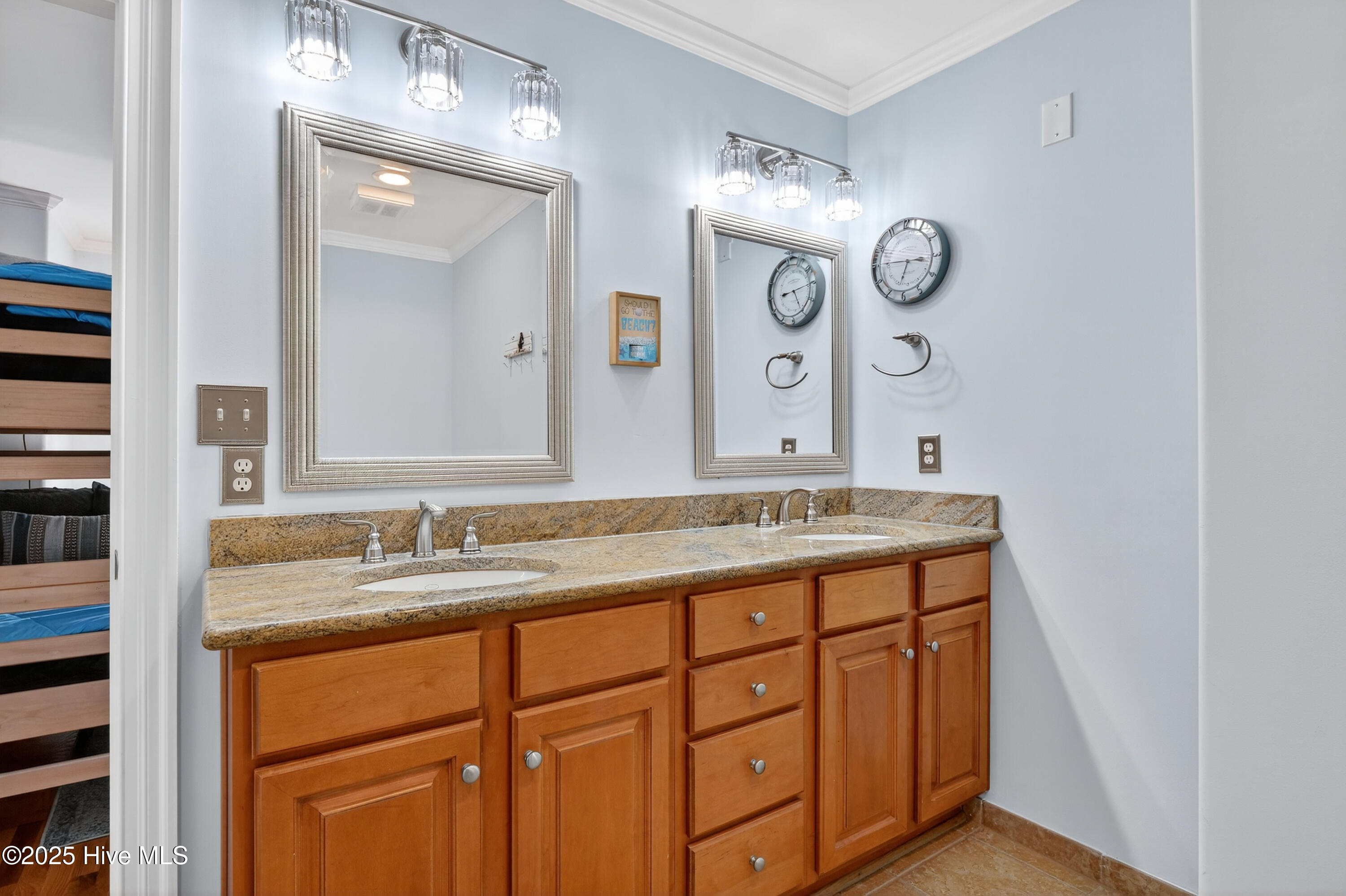 100524074 | Photo 28