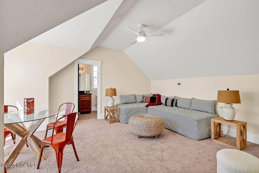 100512087 | Photo 37