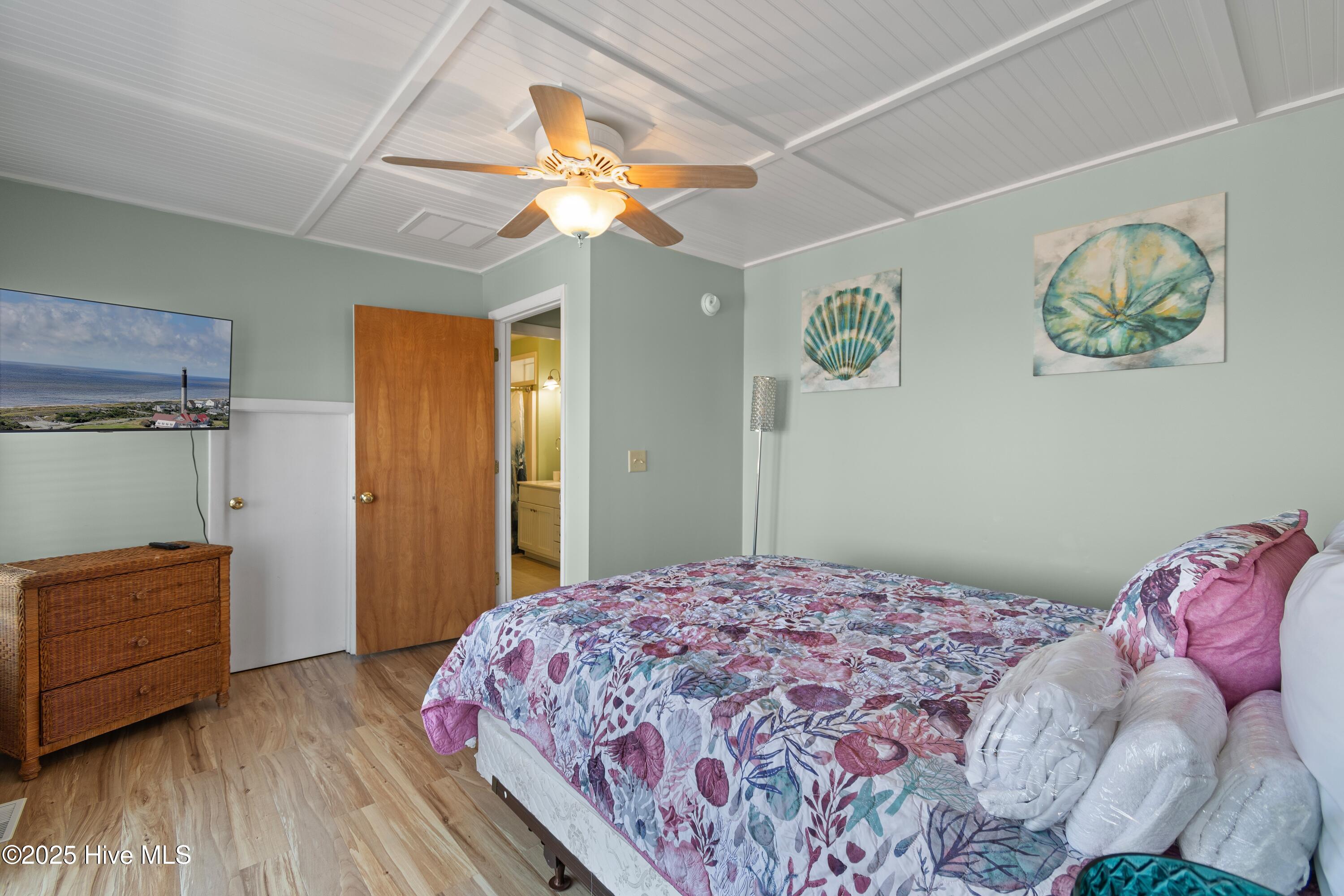 100494024 | Photo 51