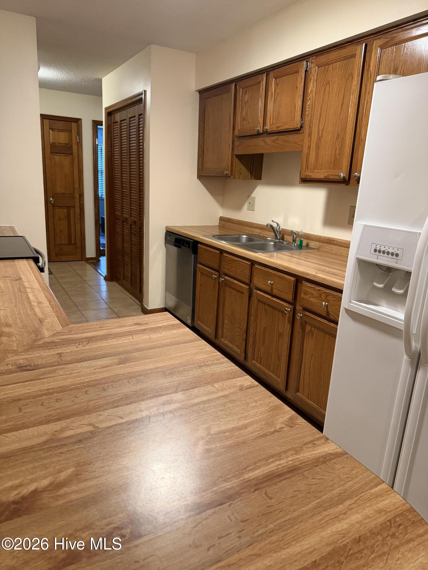 100548583 | Photo 24