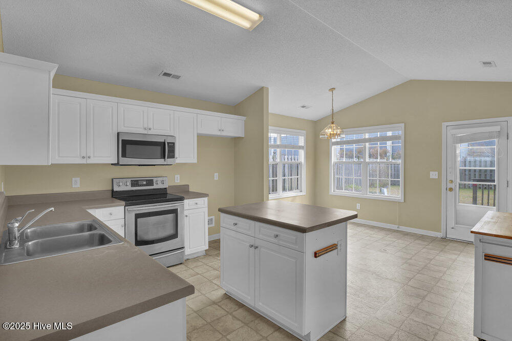 100542434 | Photo 10