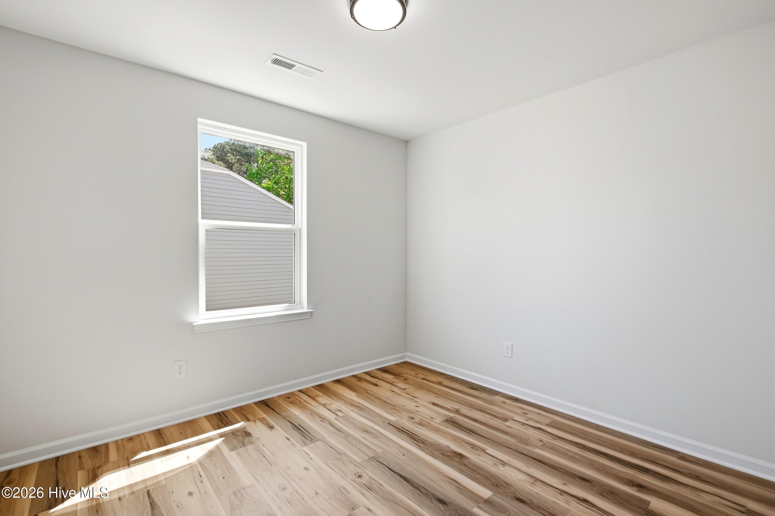 100567216 | Photo 30