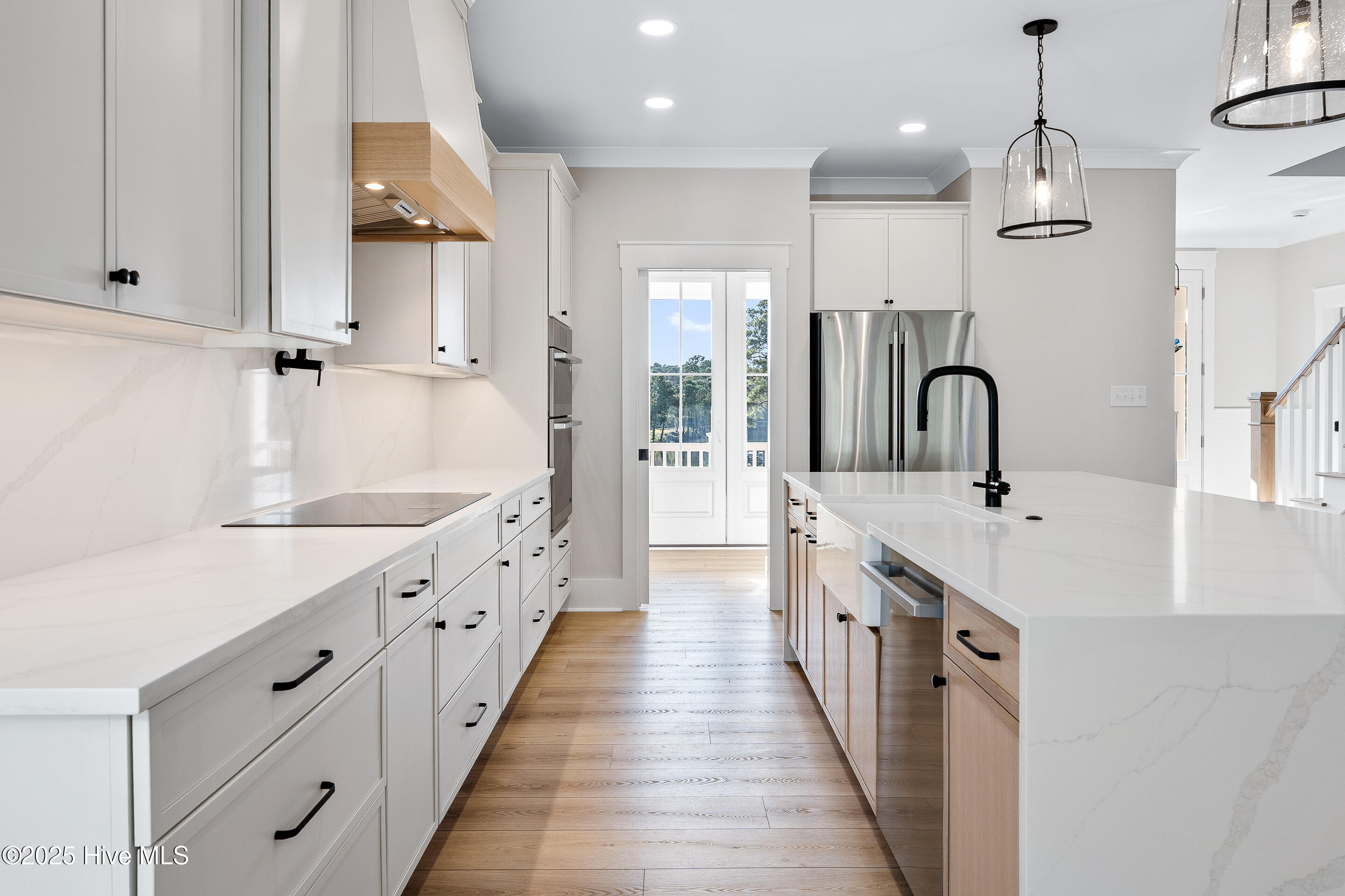 100525288 | Photo 29