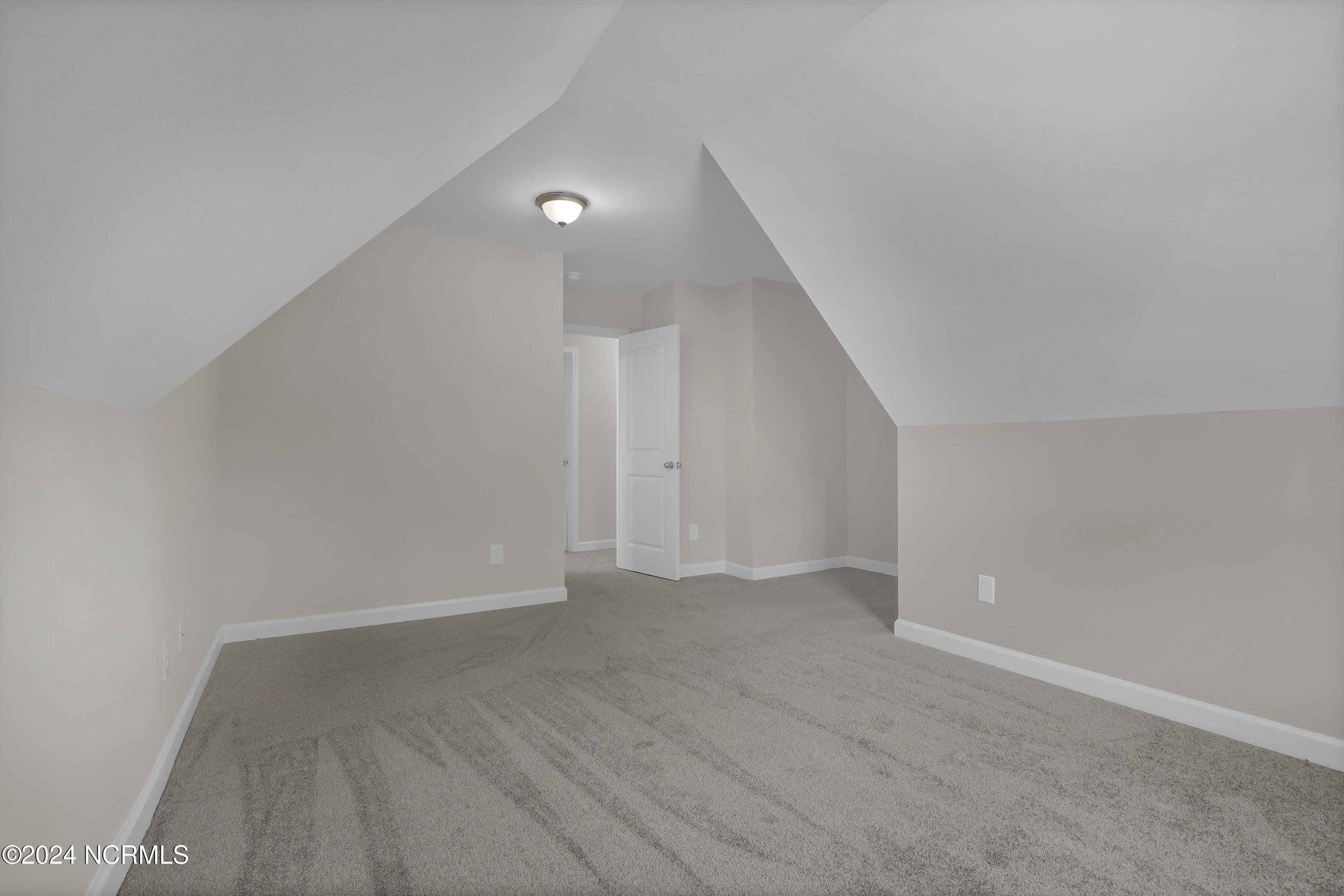 100446985 | Photo 26