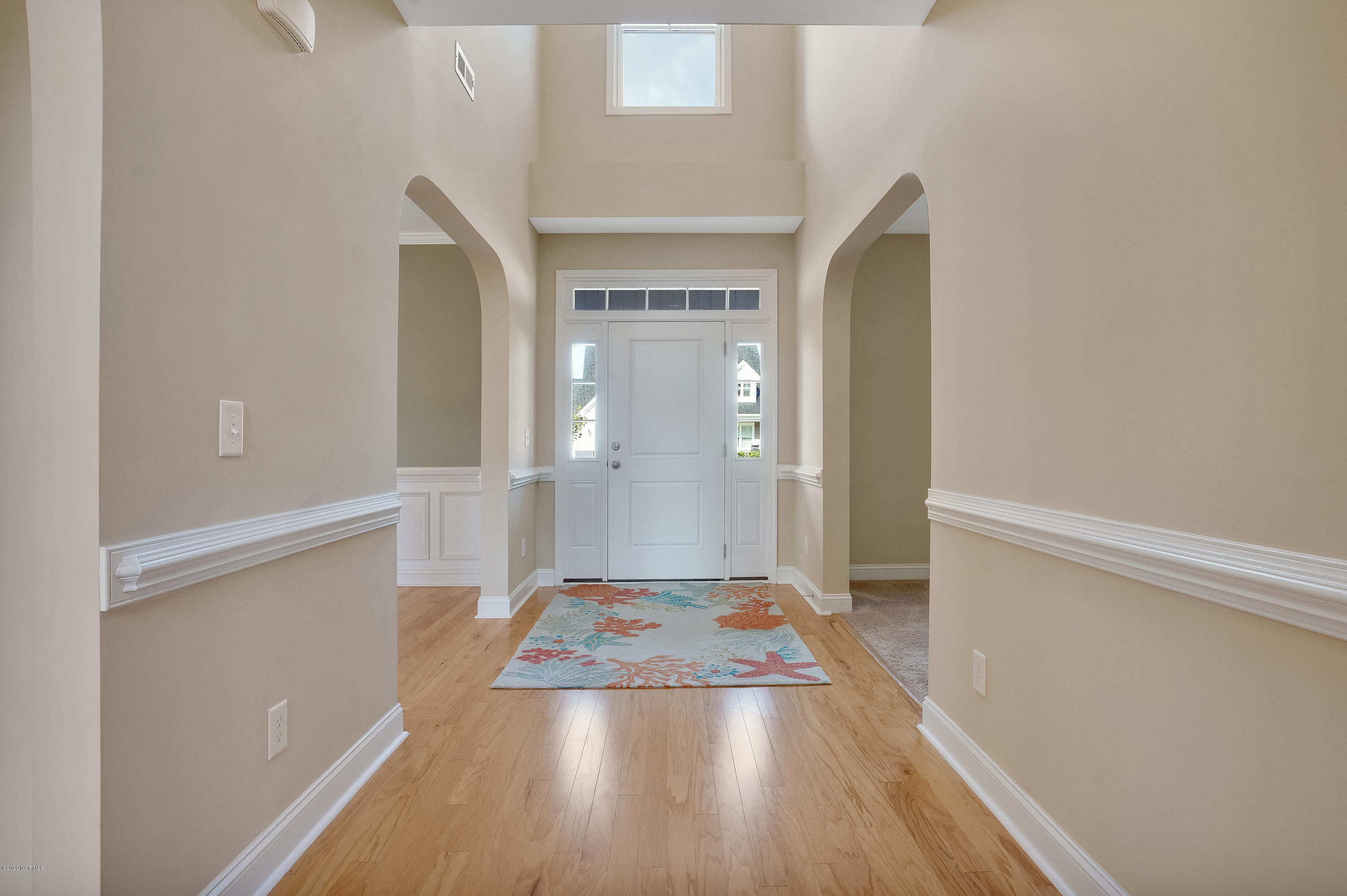 1448EastbourneDrive-01