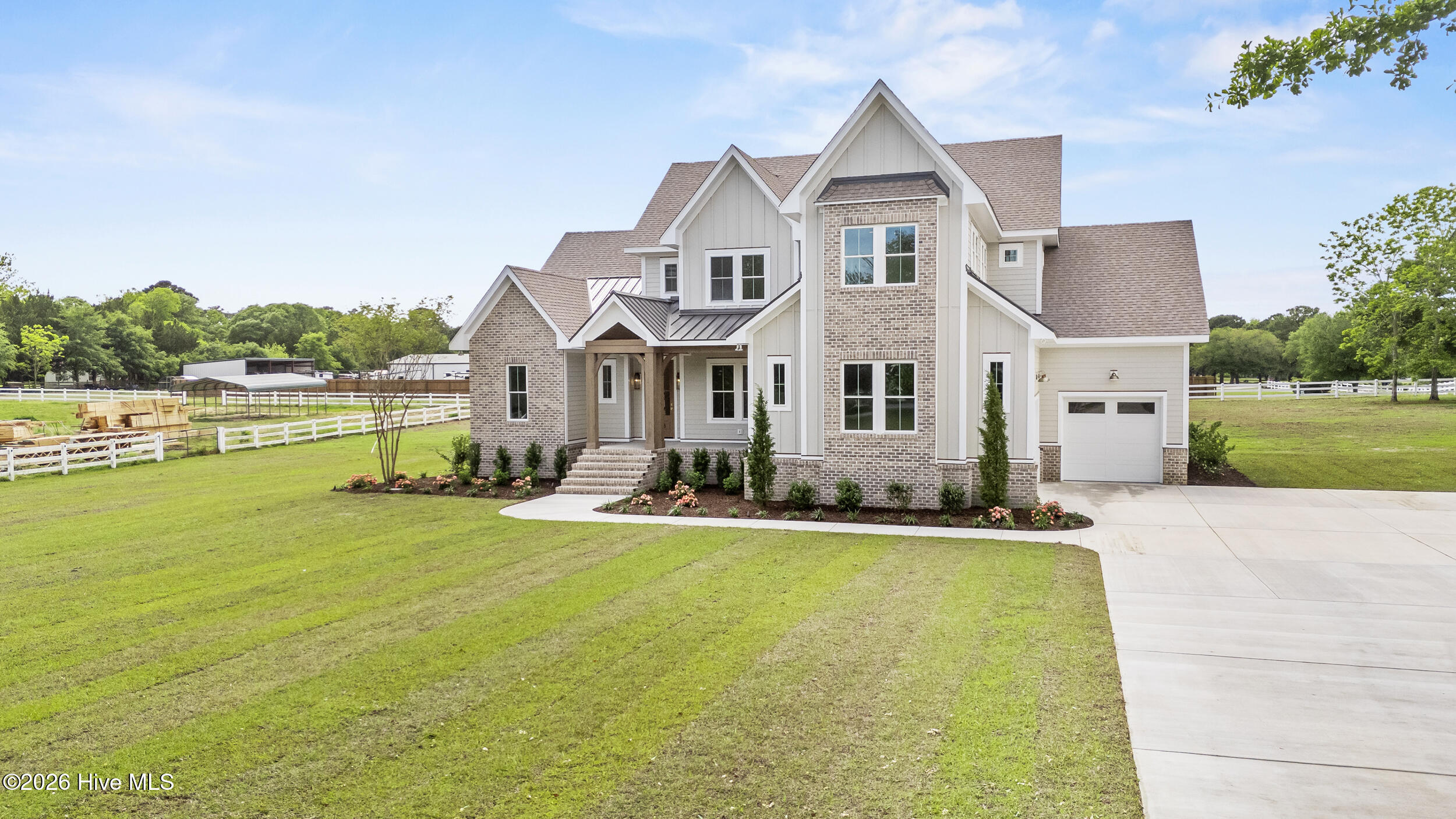 100570401 | Photo 49