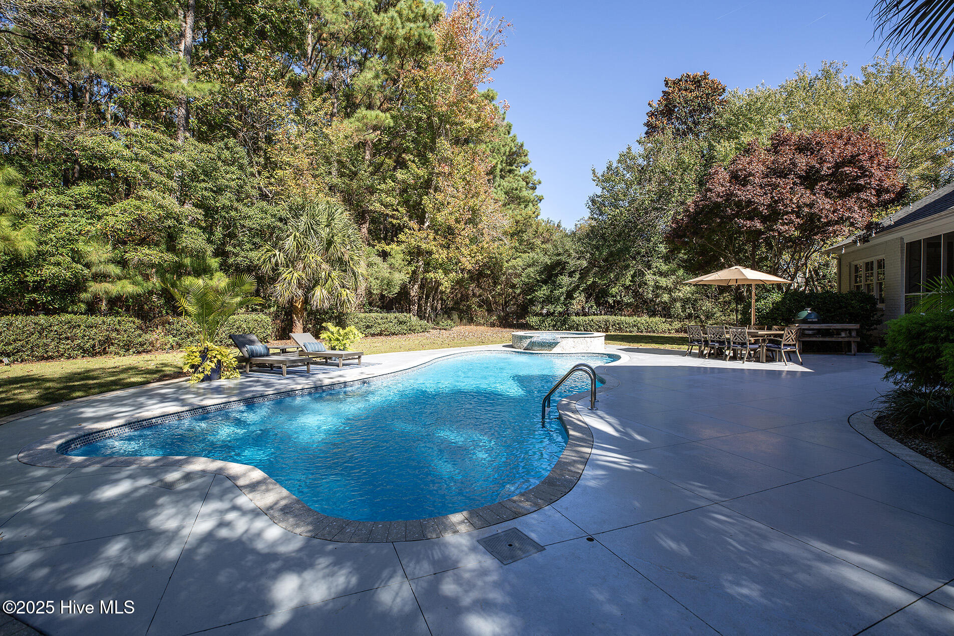 100541349 | Photo 70