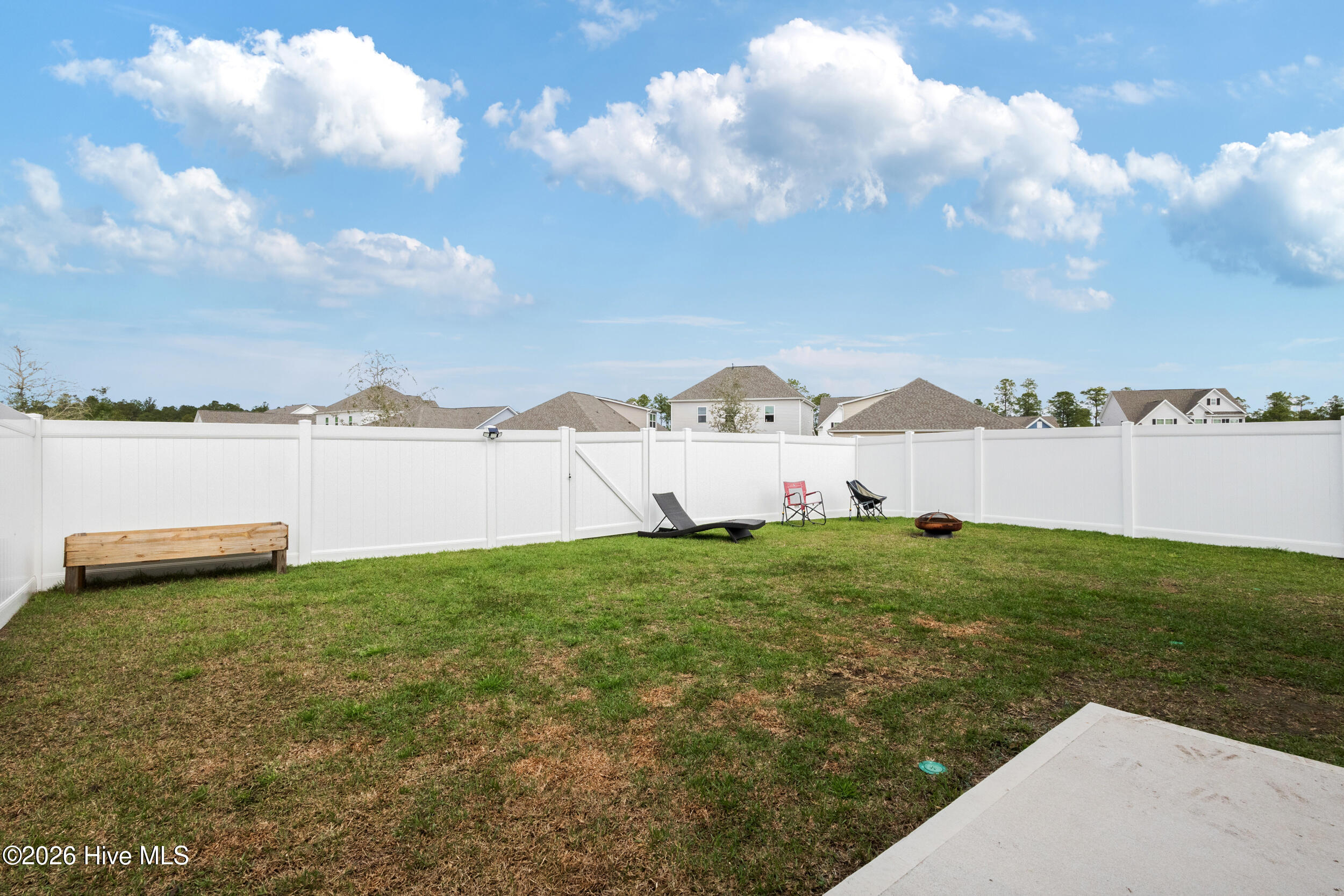 100561359 | Photo 38