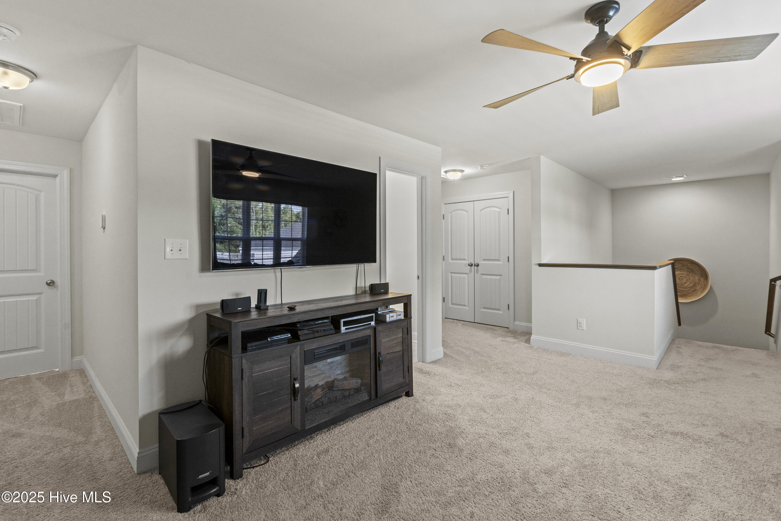 100518858 | Photo 28