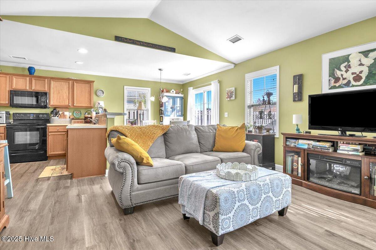 100557055 | Photo 21