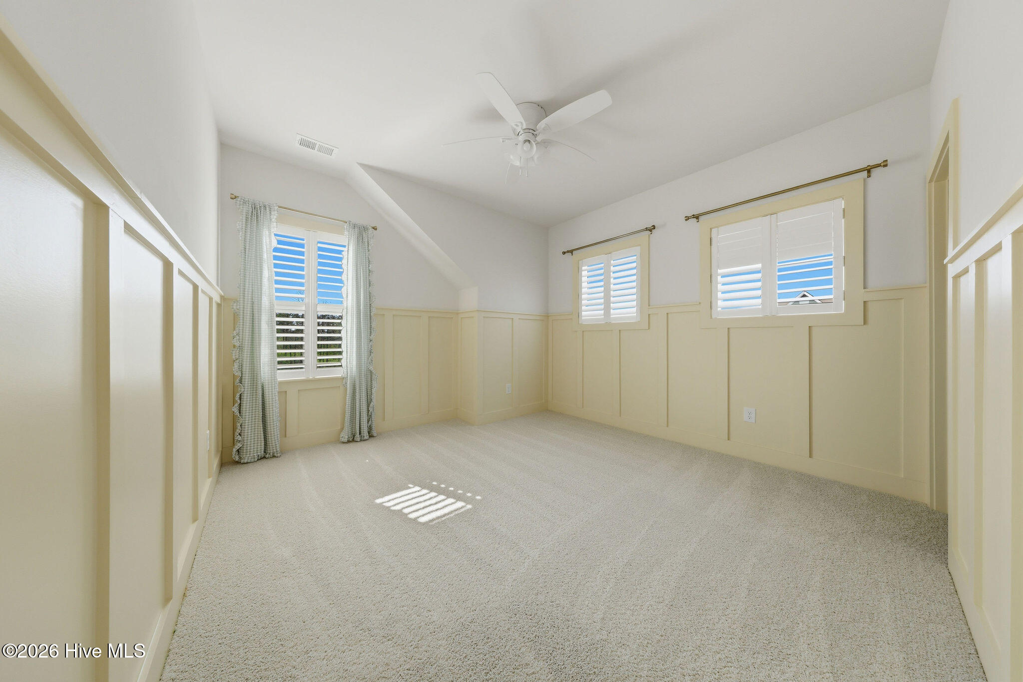 100567924 | Photo 33