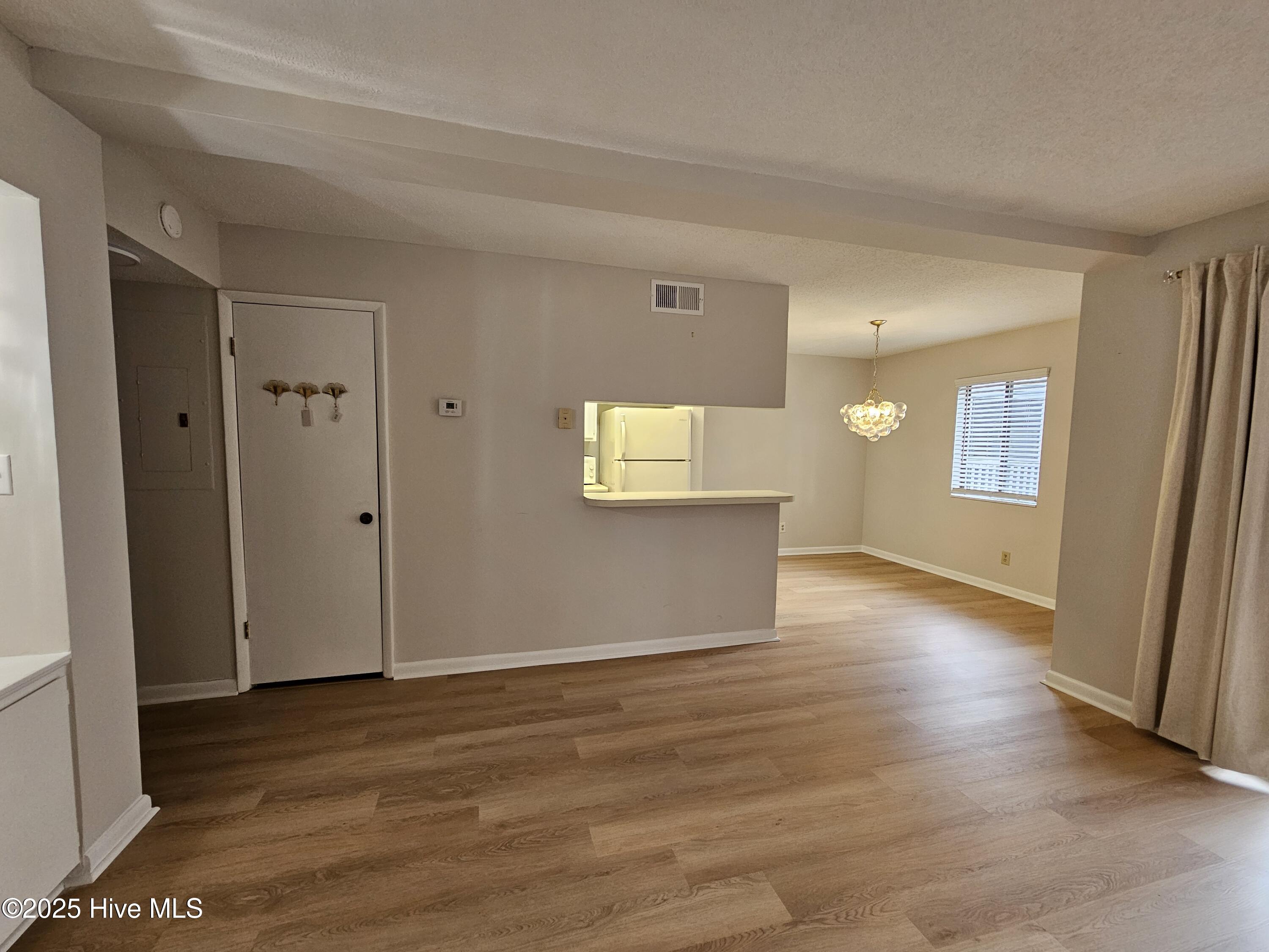 100540058 | Photo 11