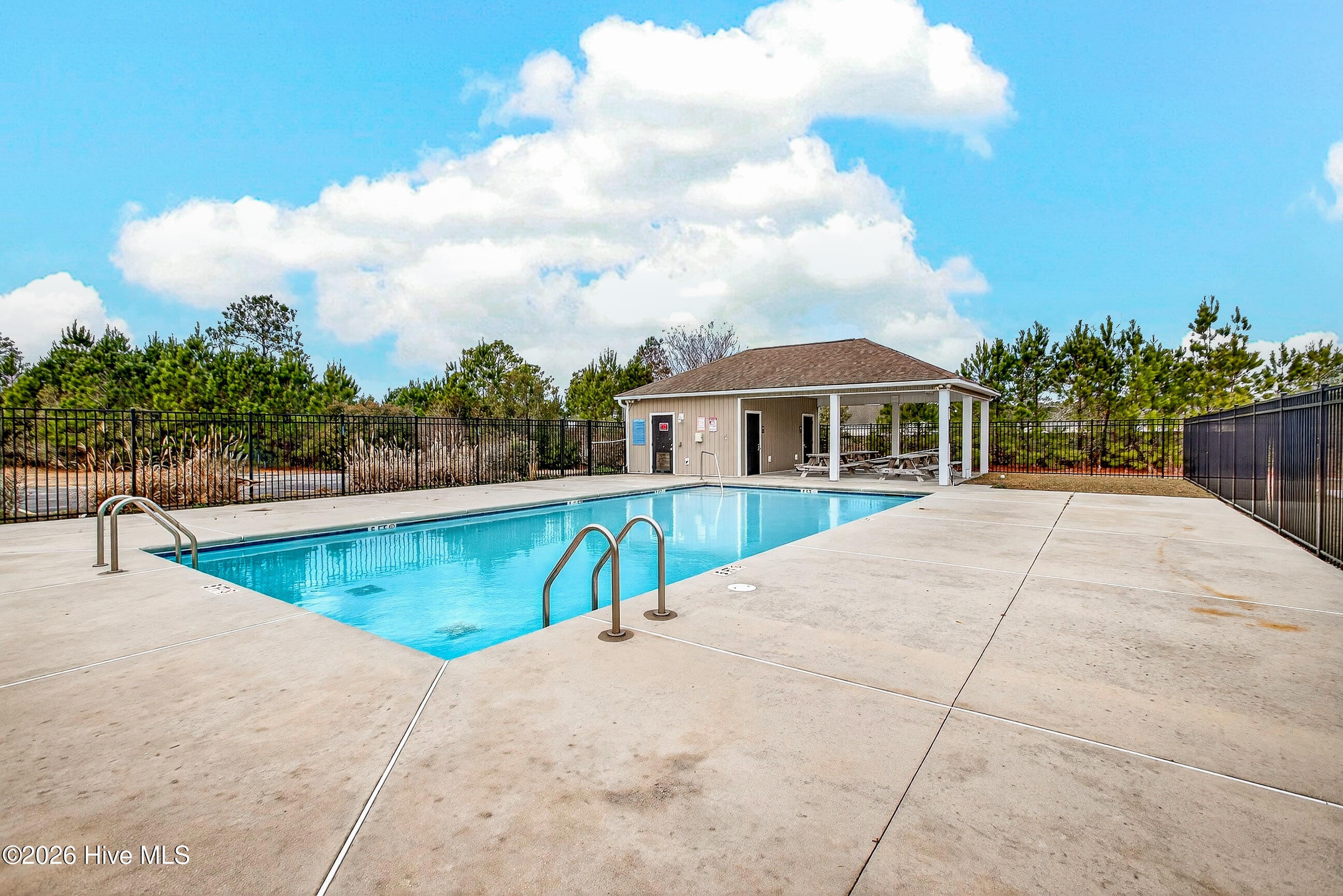 100559472 | Photo 30