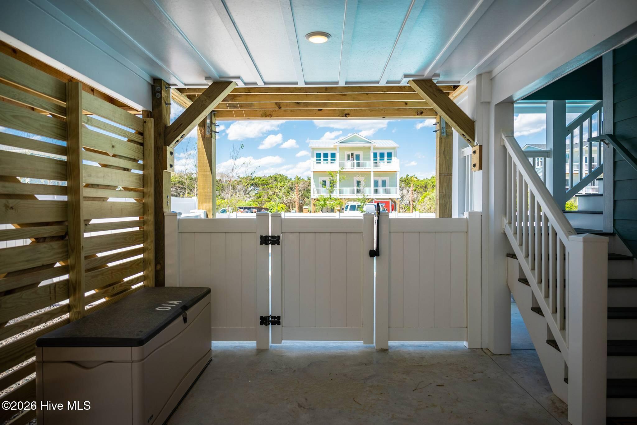 100558345 | Photo 113