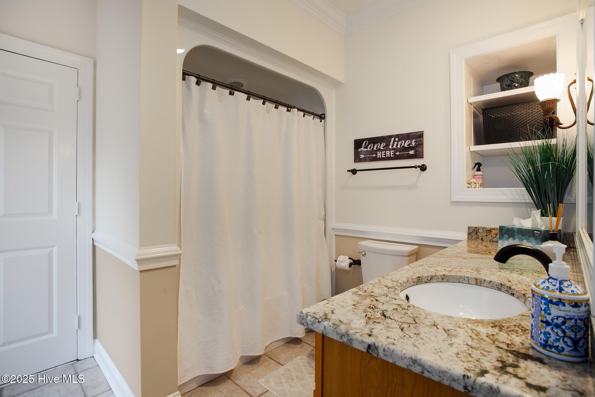 100532044 | Photo 16