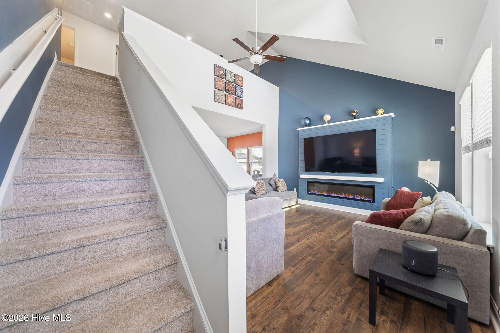 100566000 | Photo 30