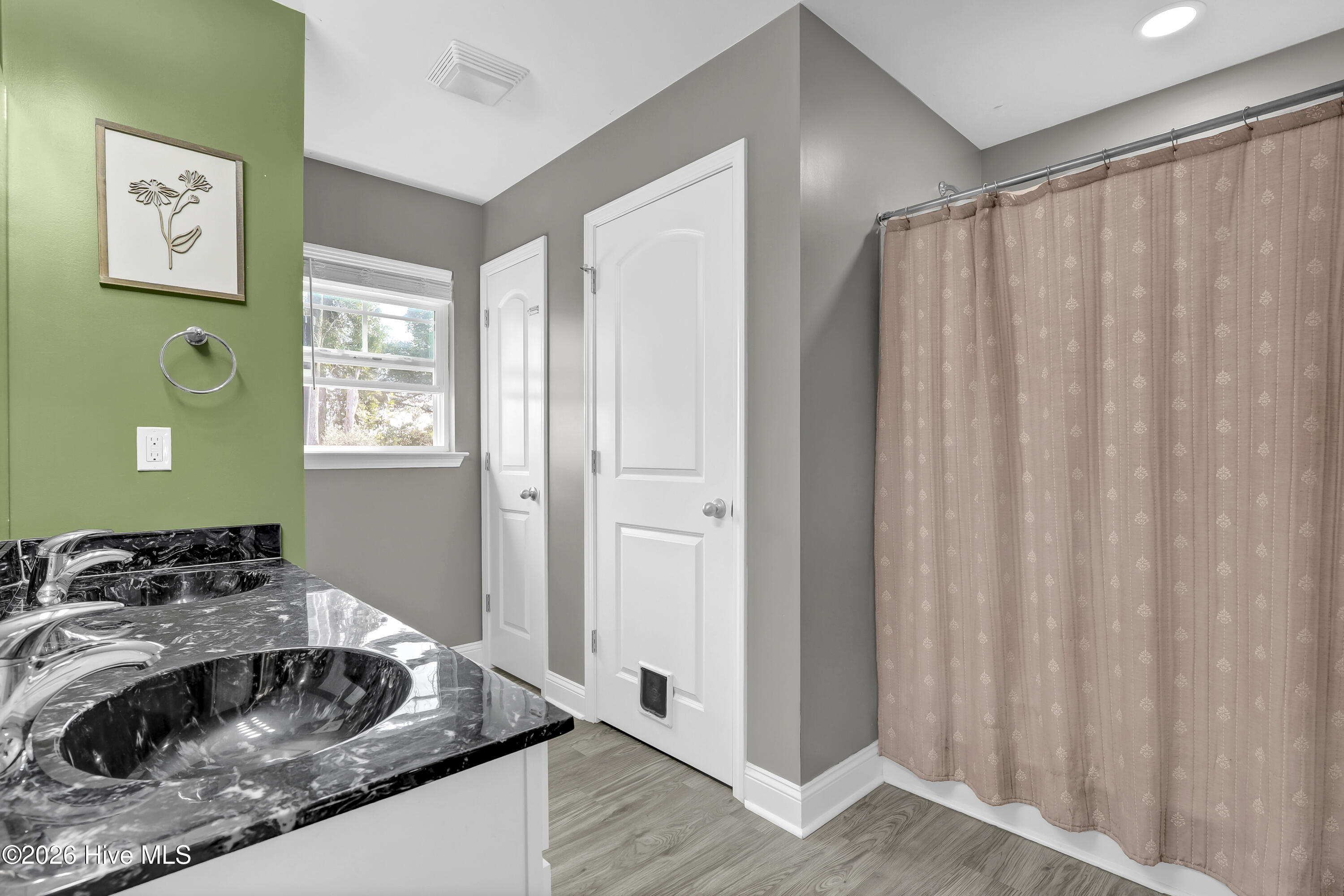 100547660 | Photo 20