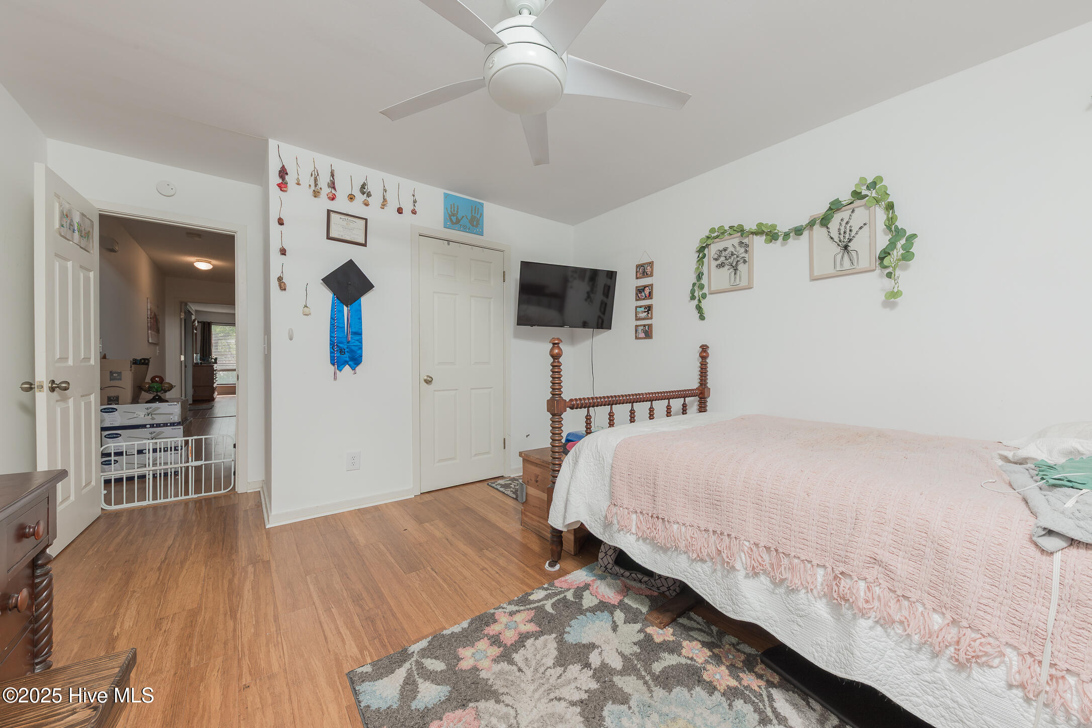 100504468 | Photo 19