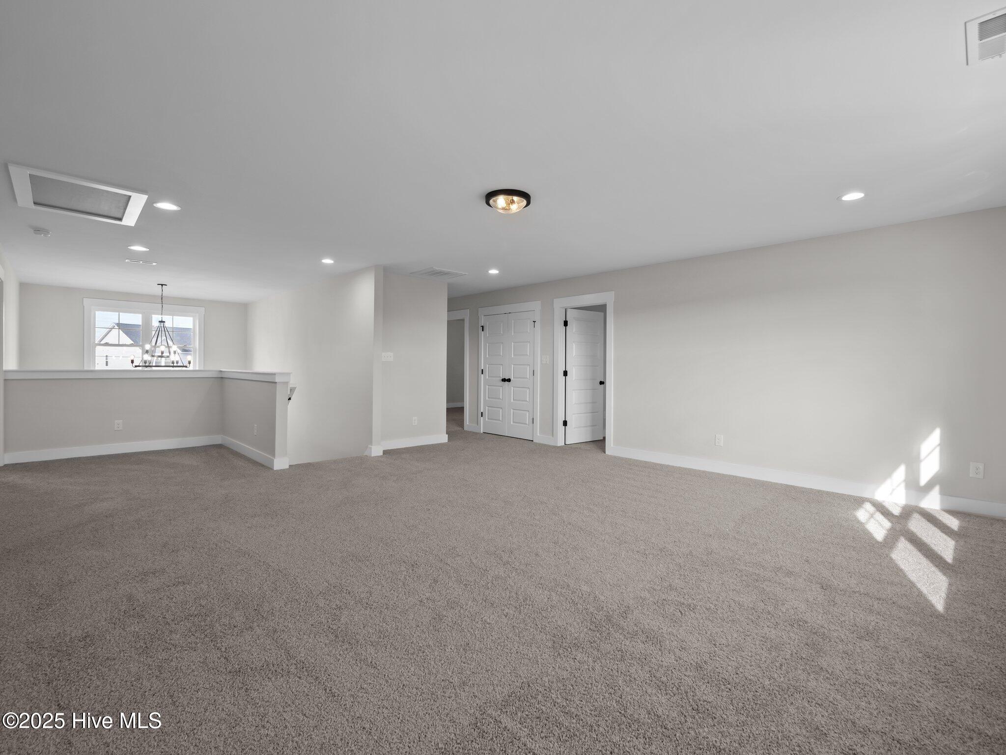 100487102 | Photo 30