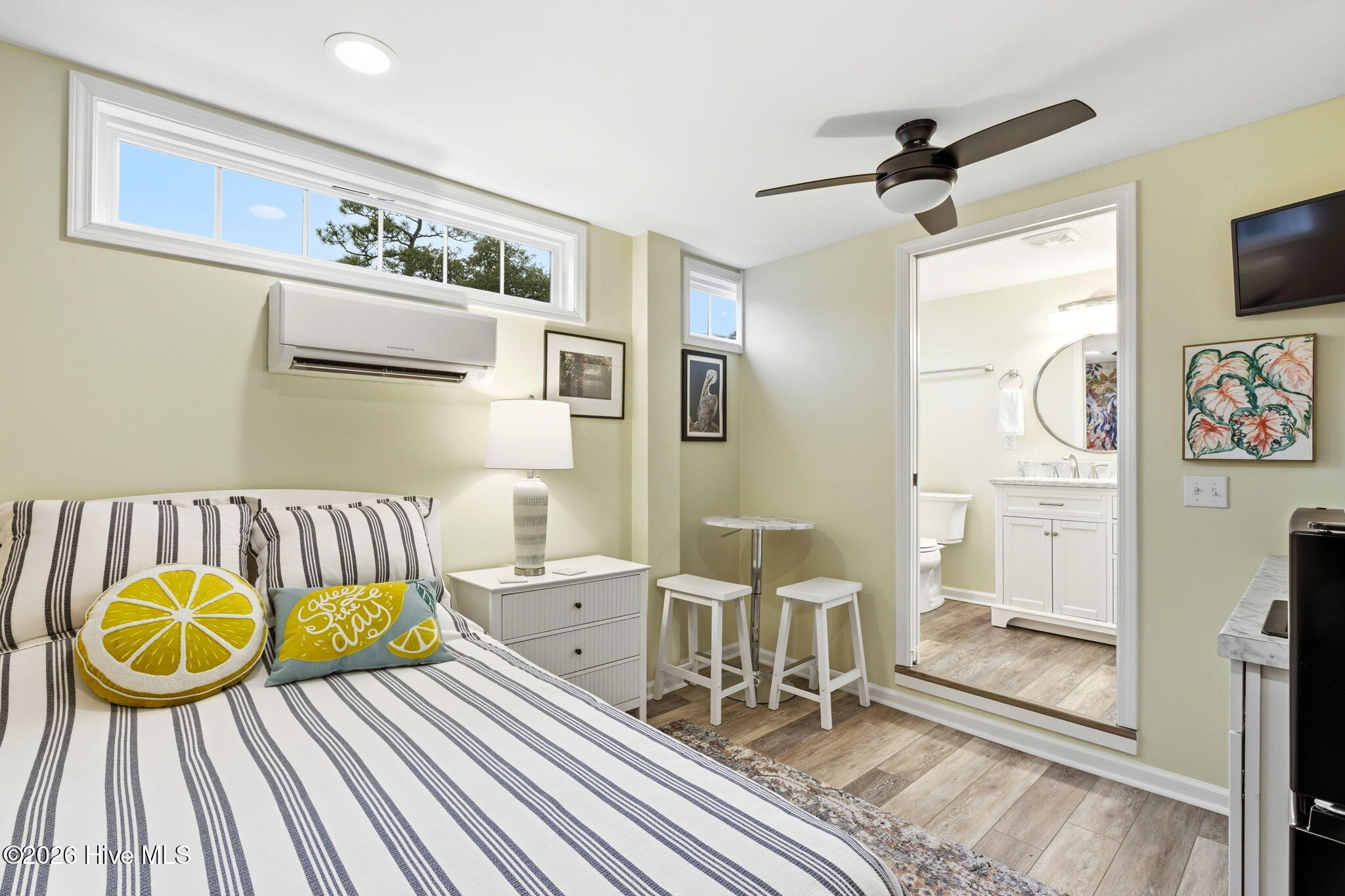 100556182 | Photo 17