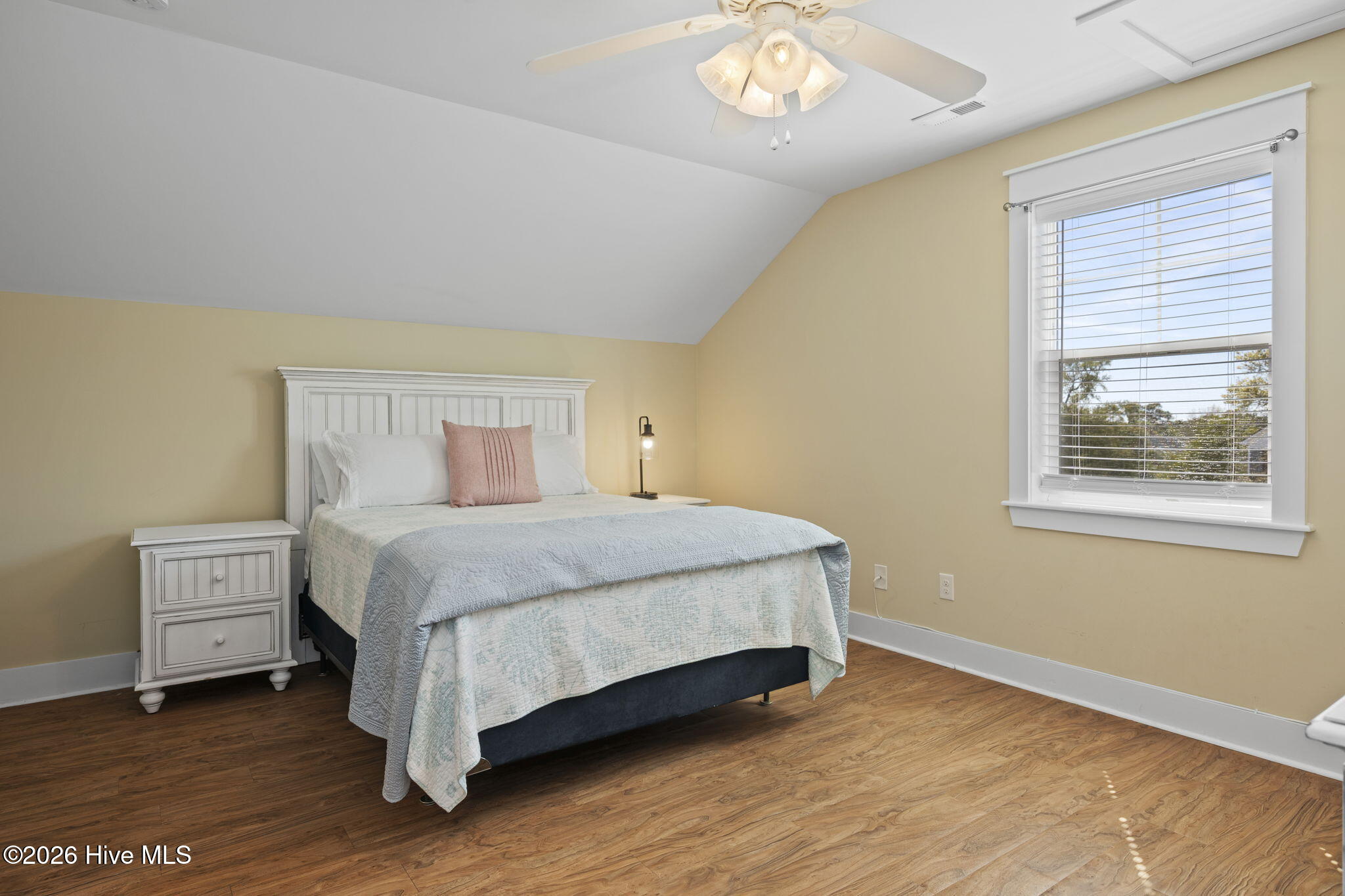 100565691 | Photo 32