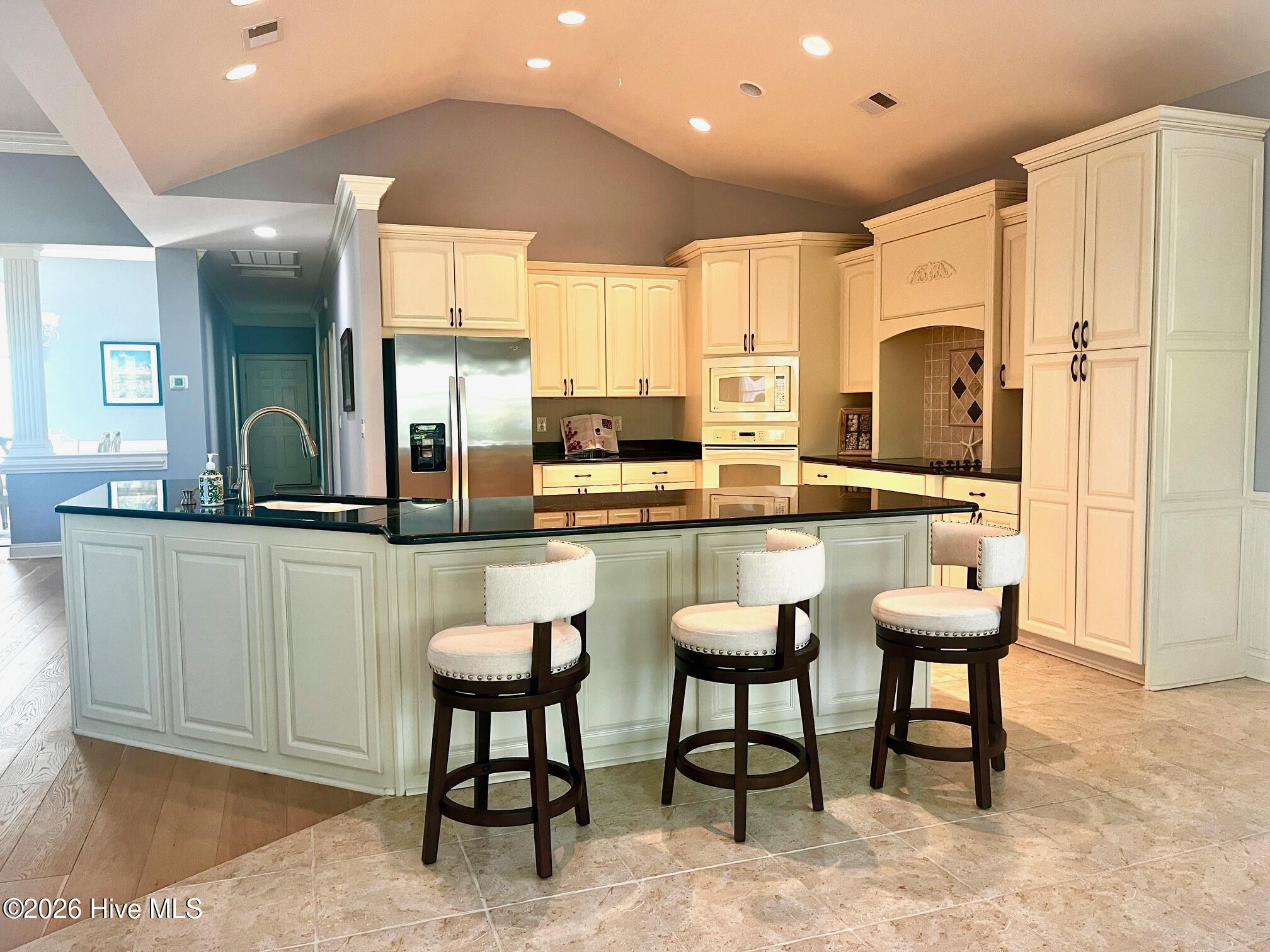 100566129 | Photo 15