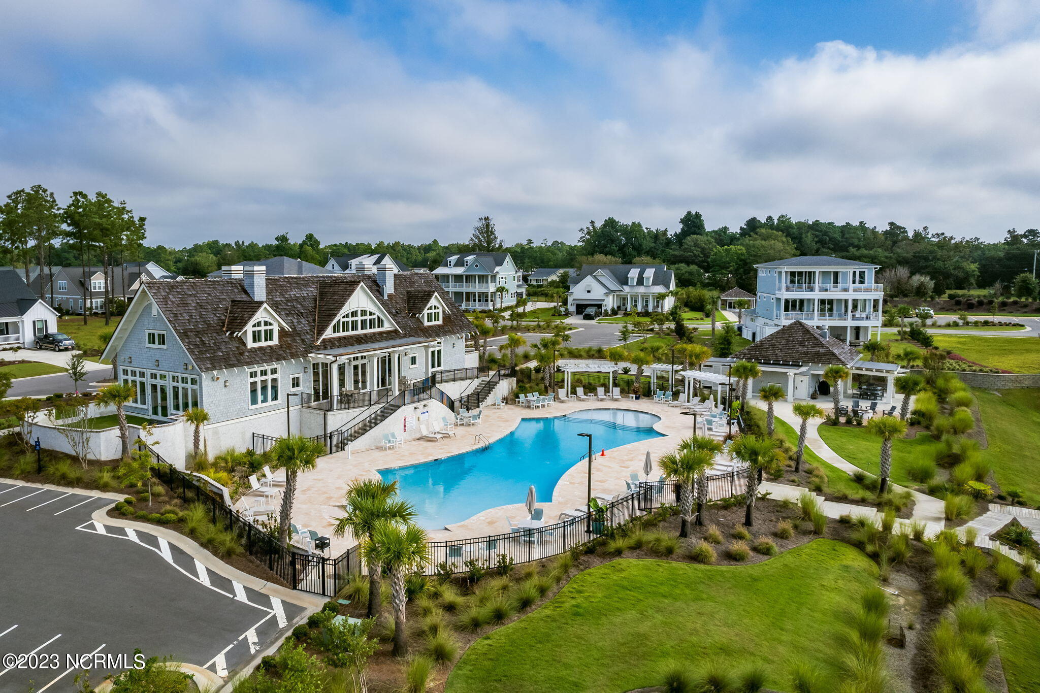 100568669 | Photo 17