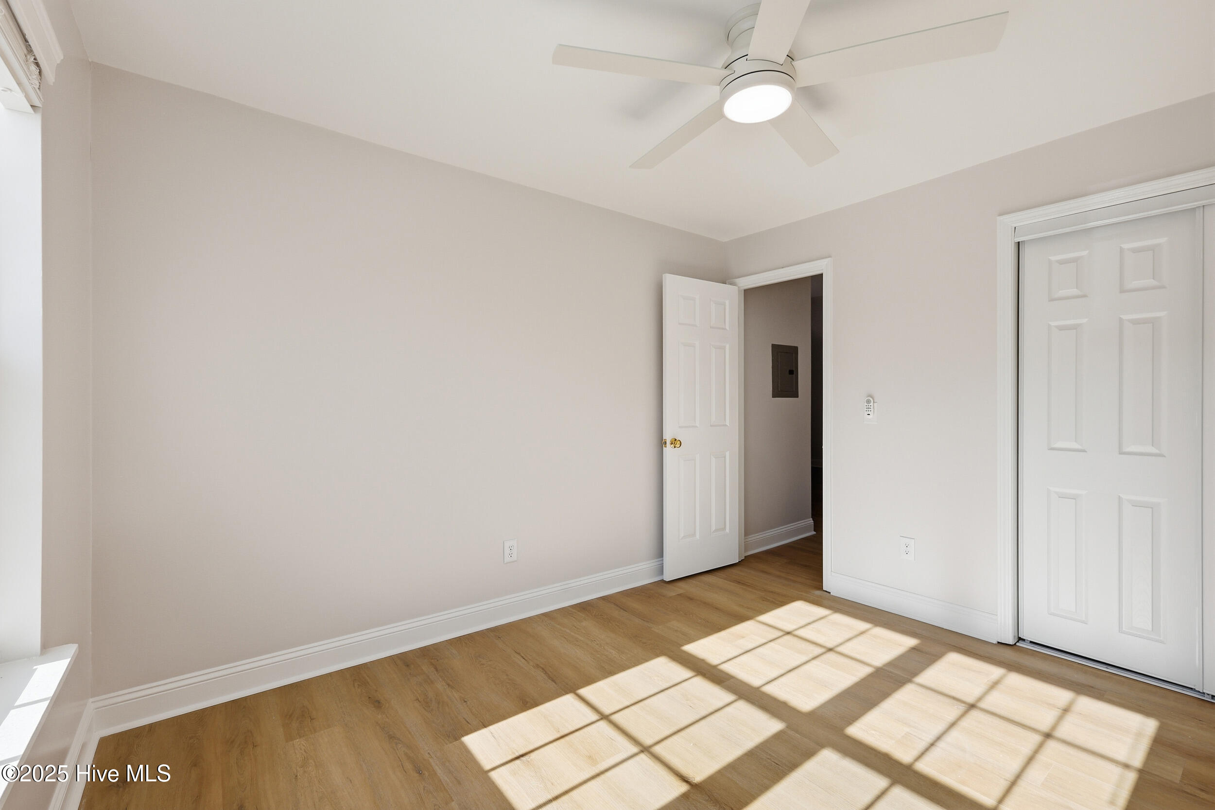 100565361 | Photo 25