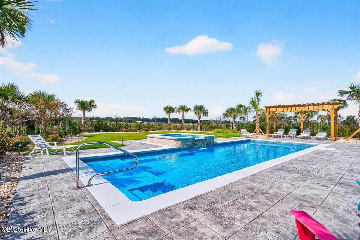 100527813 | Photo 47