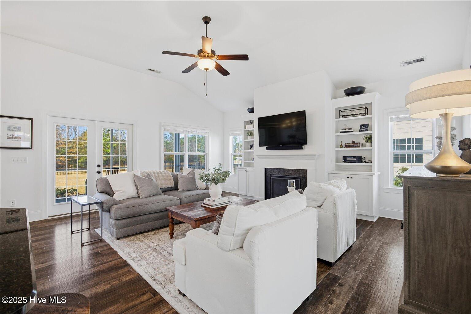 100547159 | Photo 12