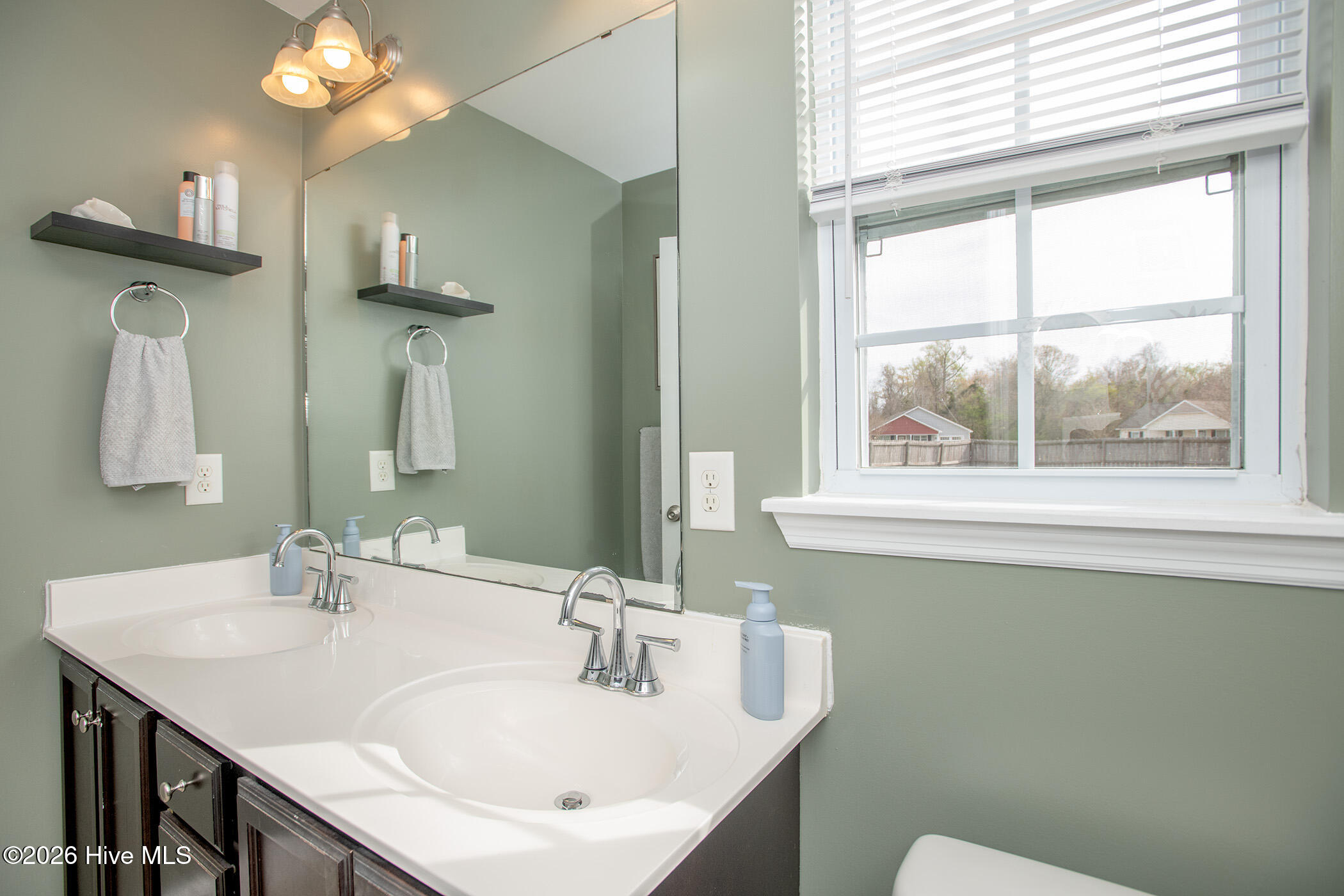 100563538 | Photo 17