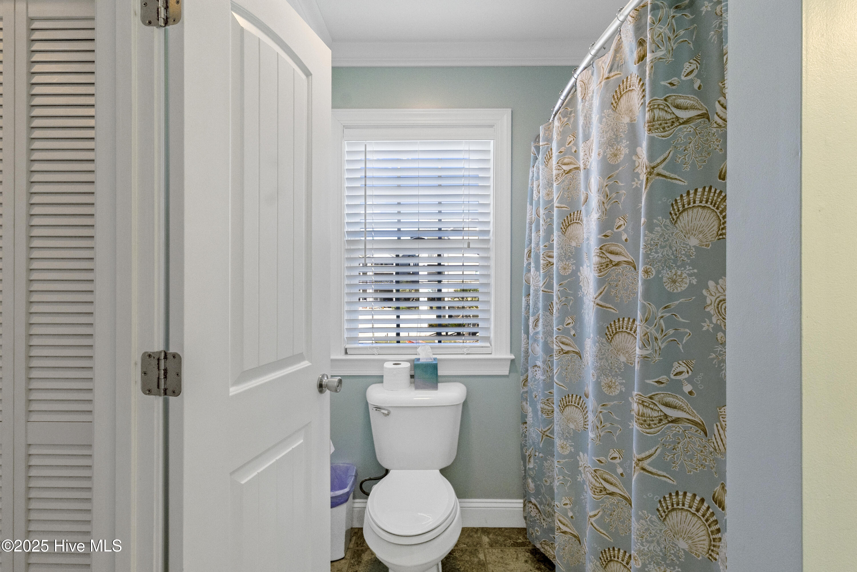 100557333 | Photo 35