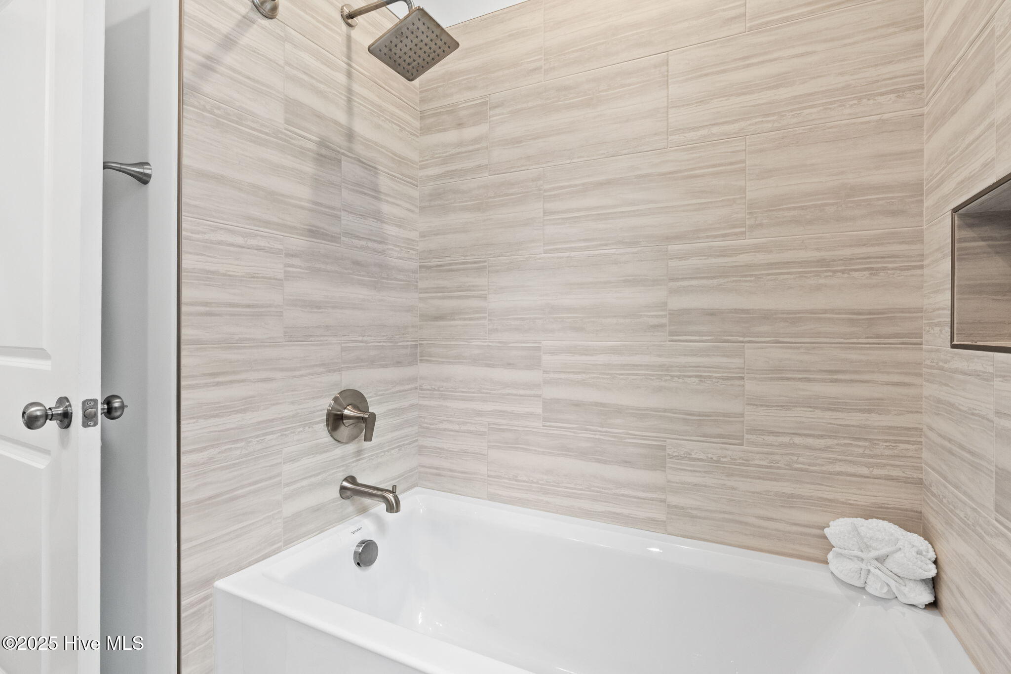 100530542 | Photo 36