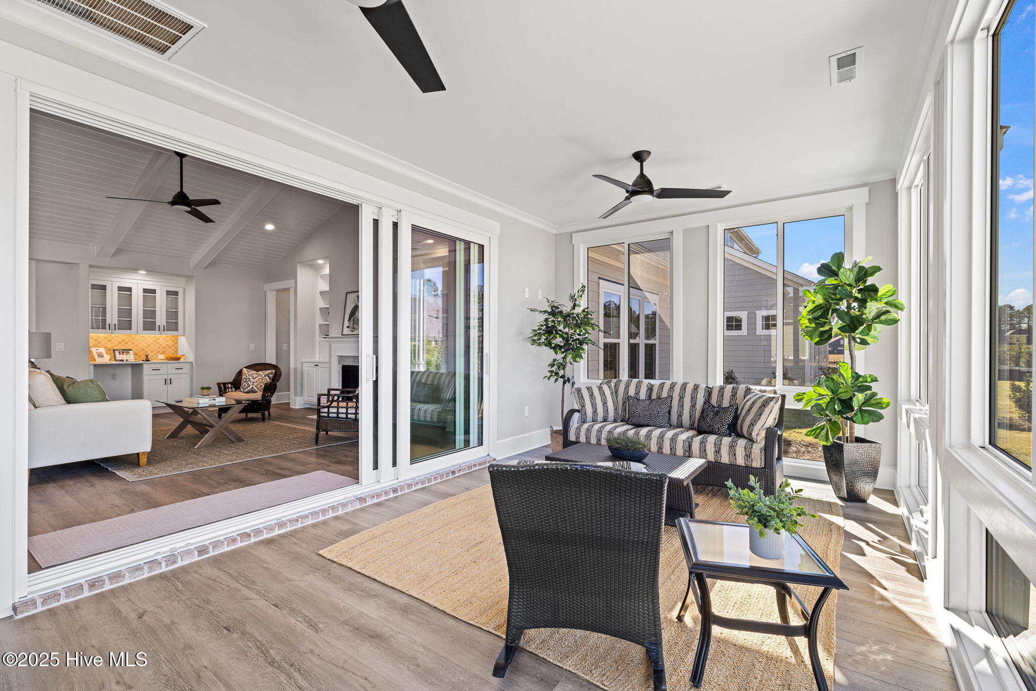 100522532 | Photo 53