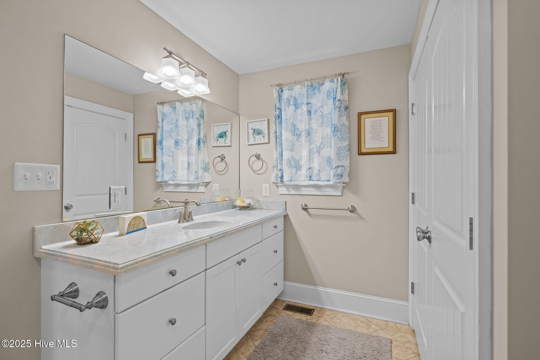 100537842 | Photo 63